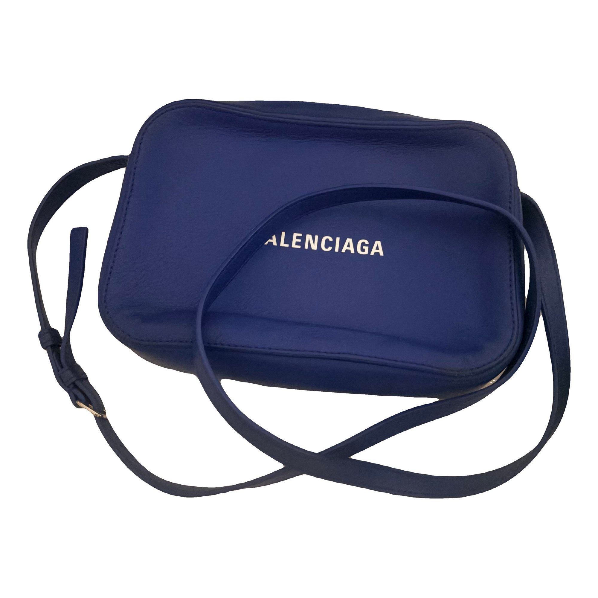 B leather handbag