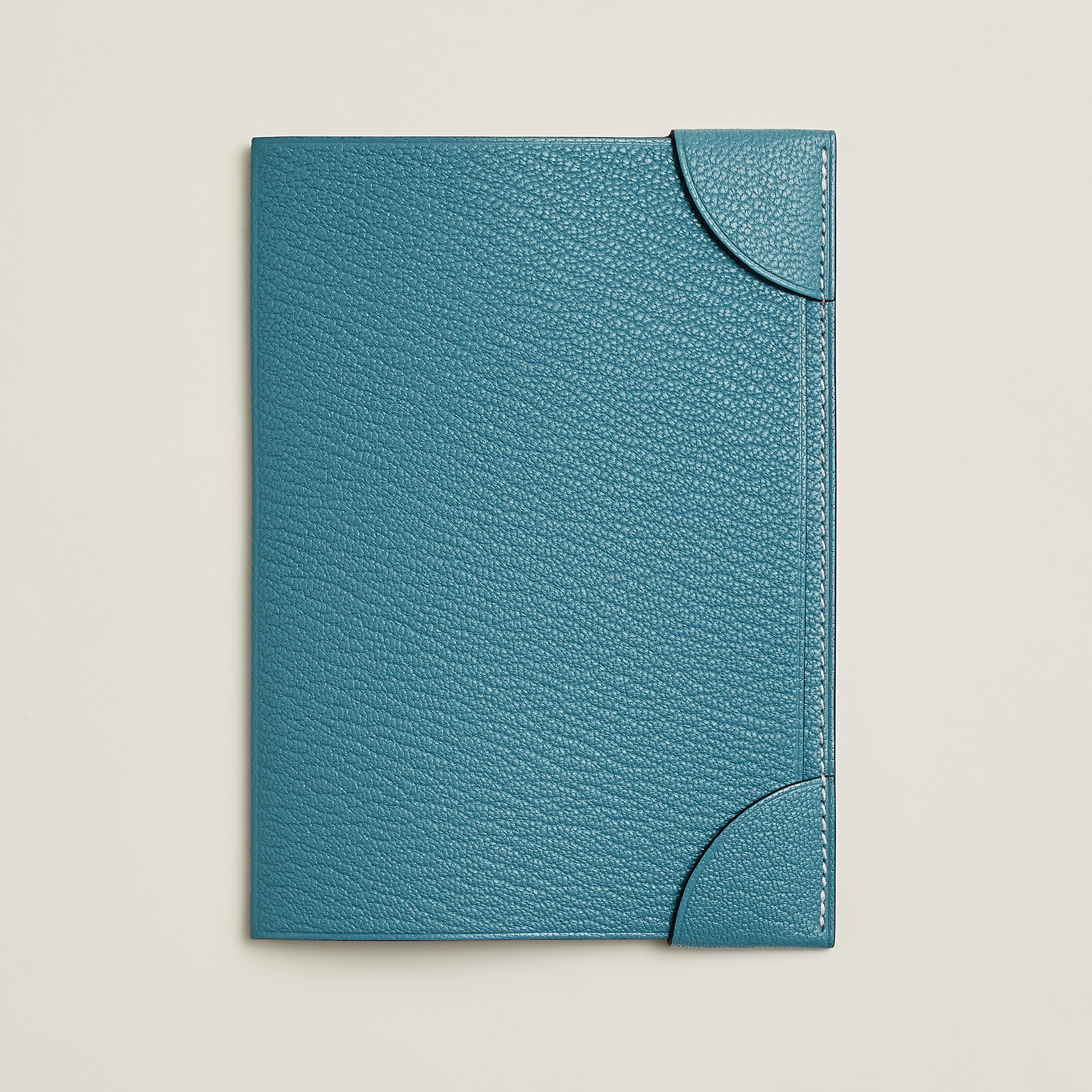 Coins de Malle passport holder