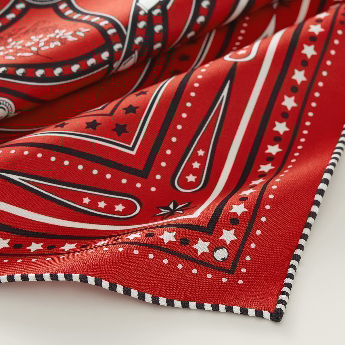 Hermès Grand Tralala bandana 55 Rouge/Noir/Blanc | BagUSeek