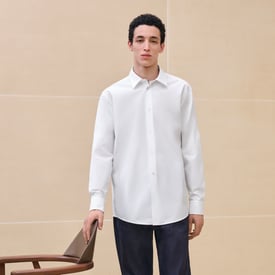 Sporty fit shirt with leather tab