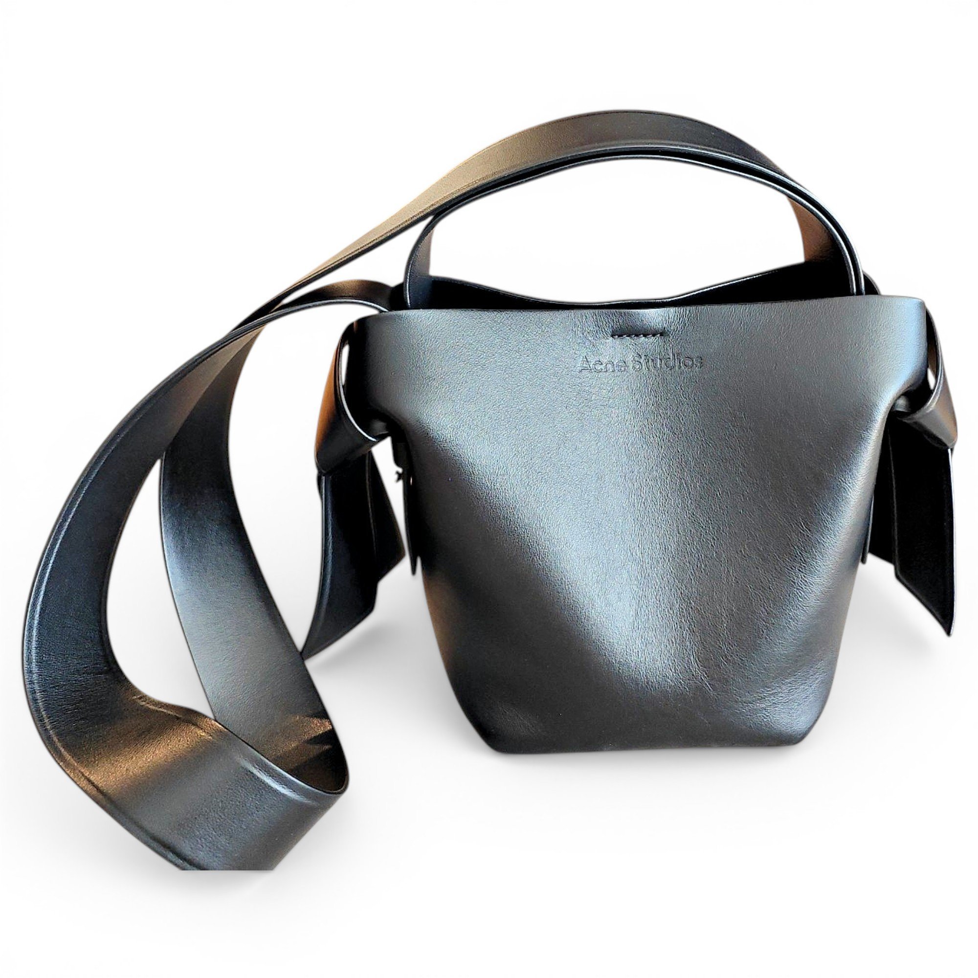 Musubi leather handbag