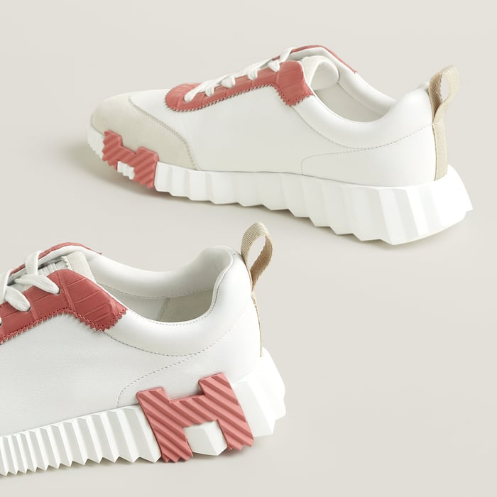 Bouncing Sneaker