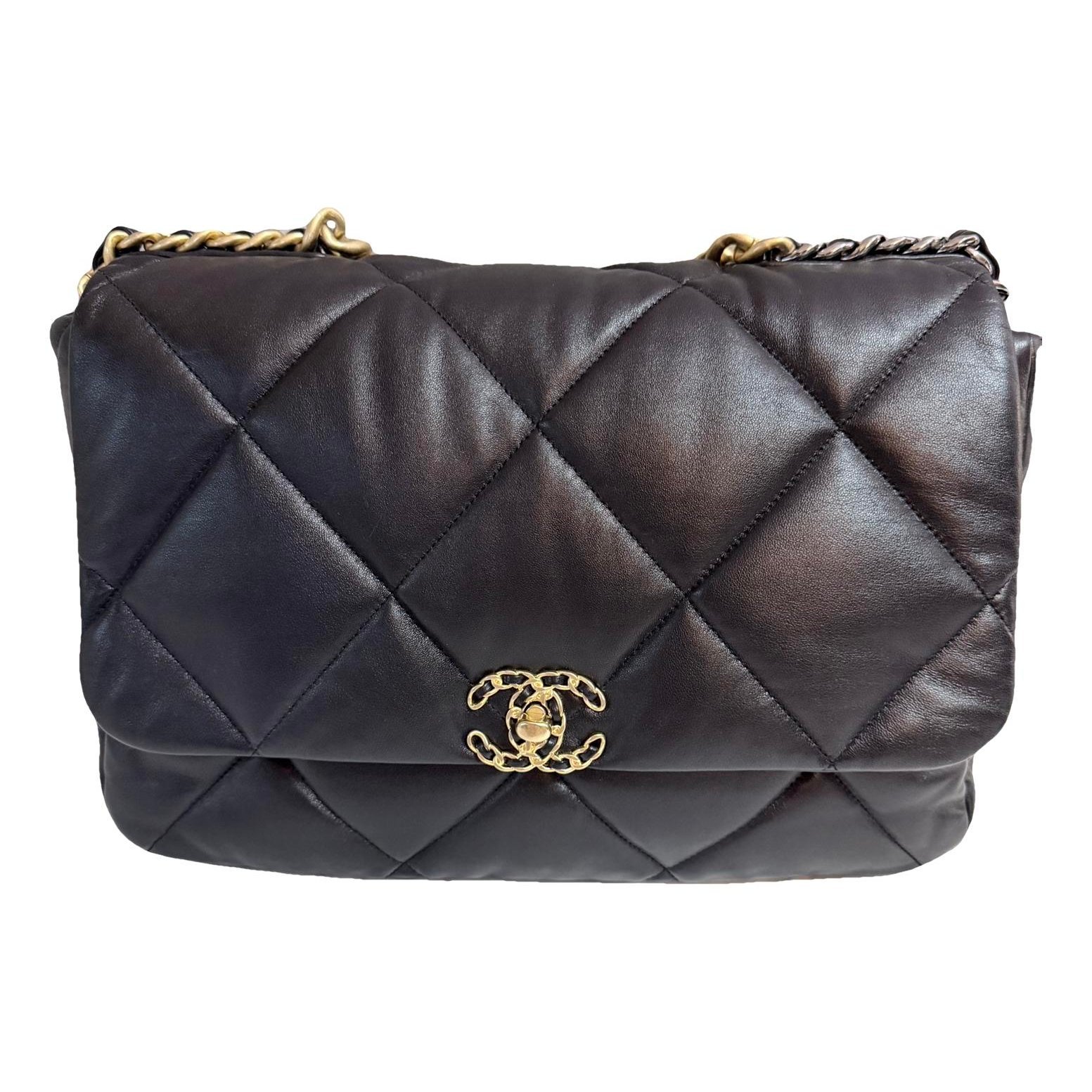 Chanel 19 leather handbag
