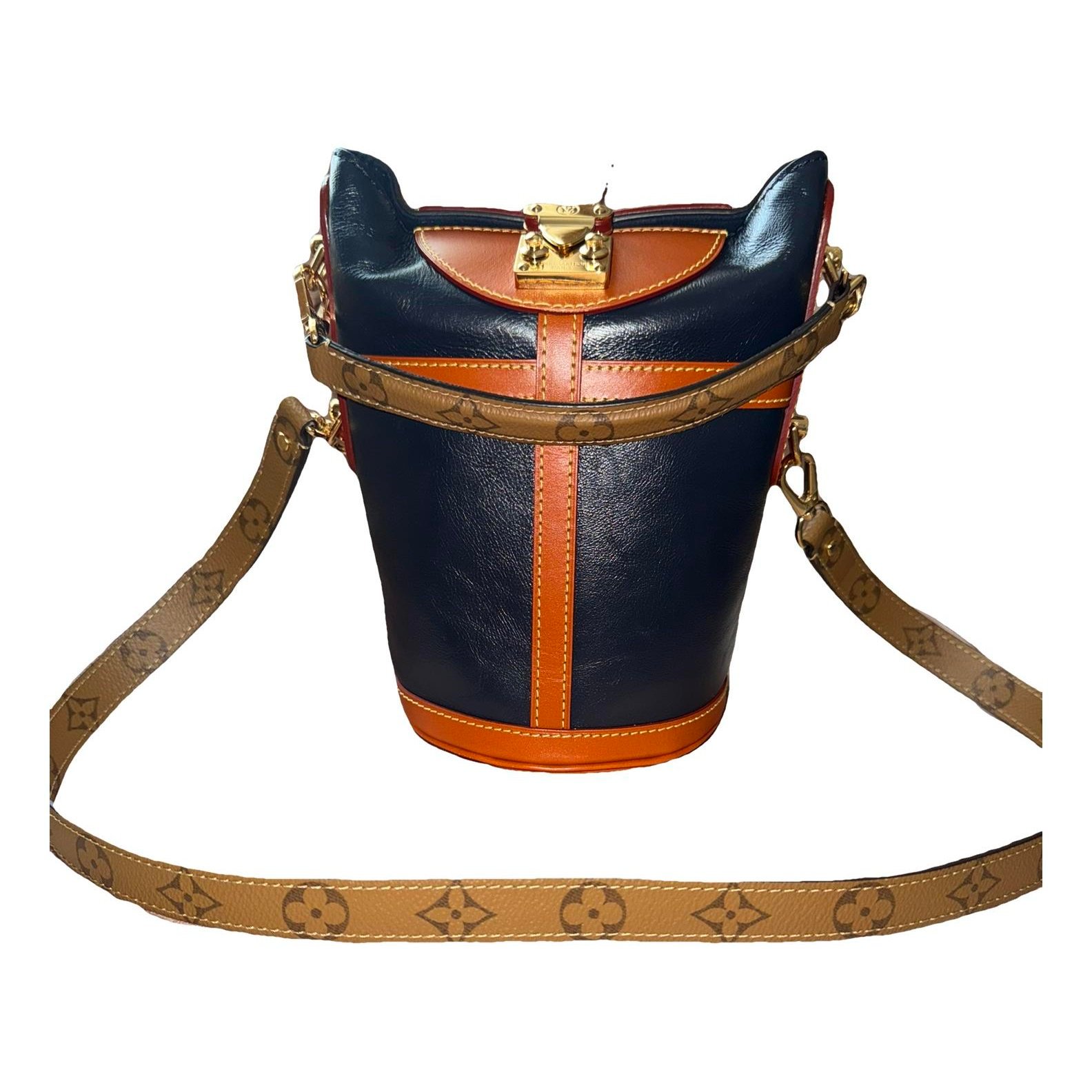 Duffle leather handbag