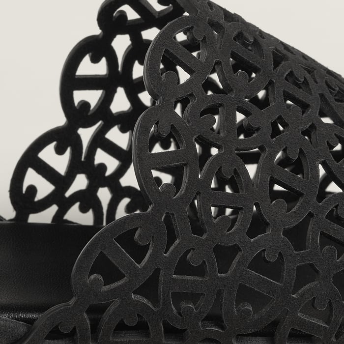 Noir Omela Sandal