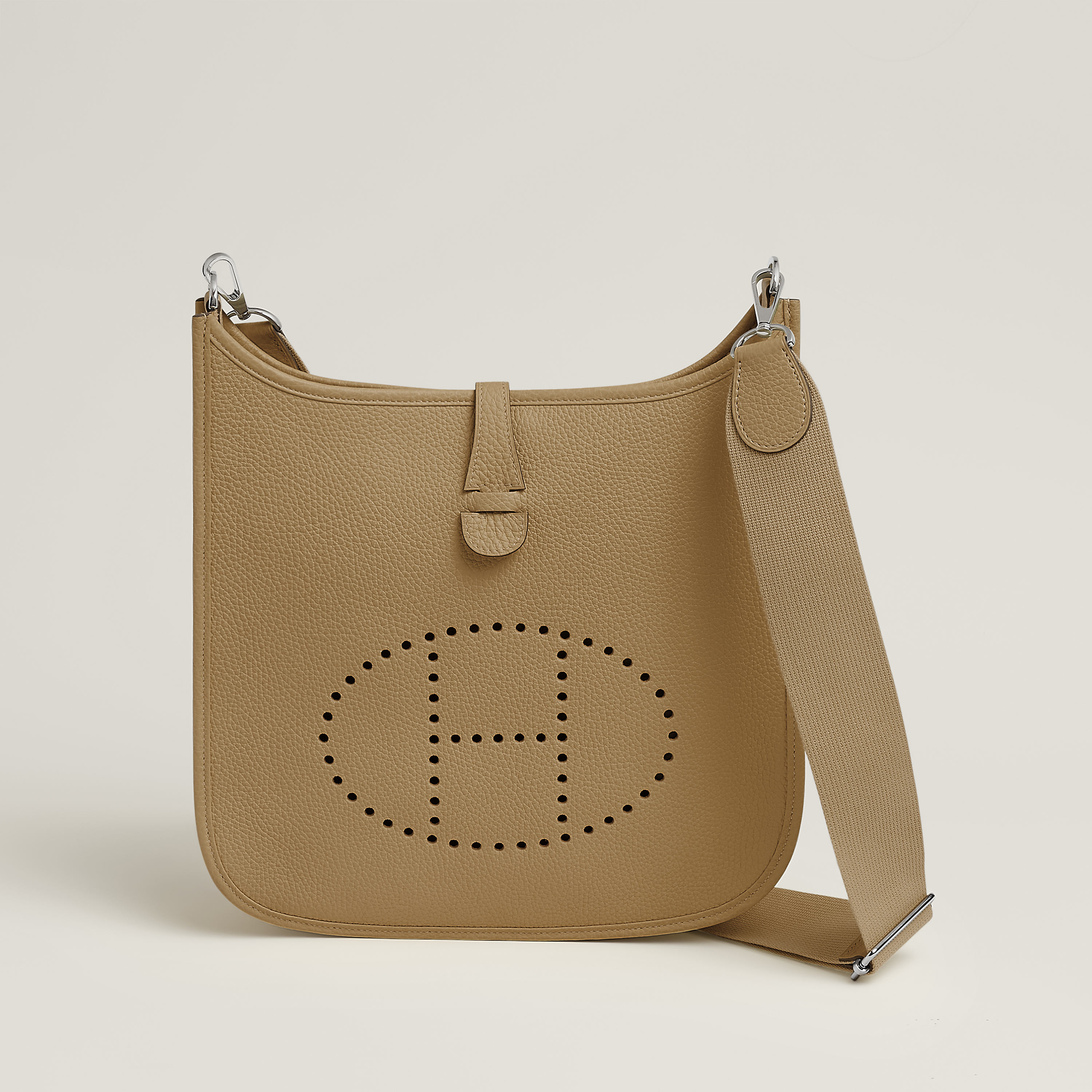 Evelyne III 29 bag in Dune