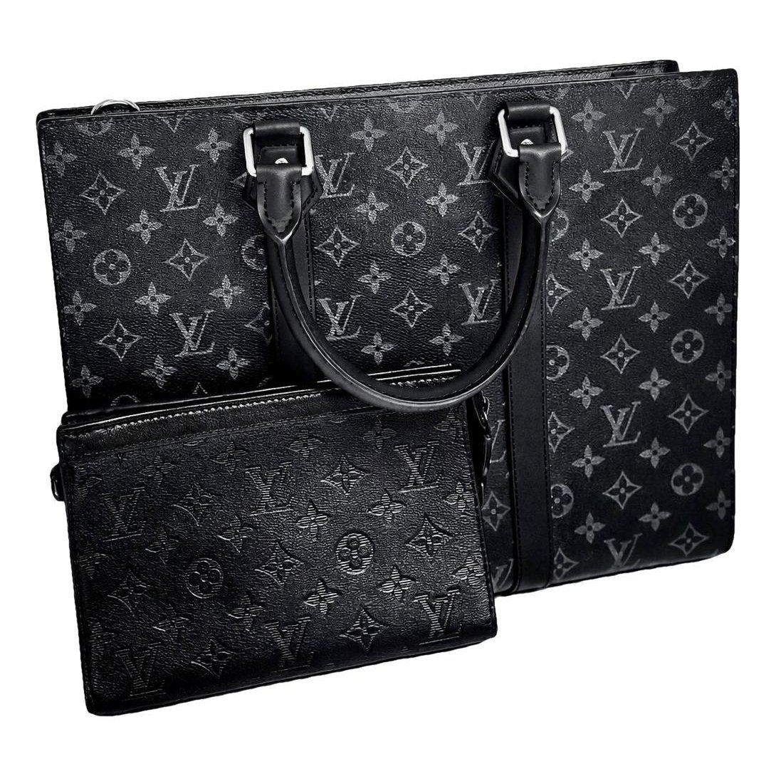 Plat patent leather handbag