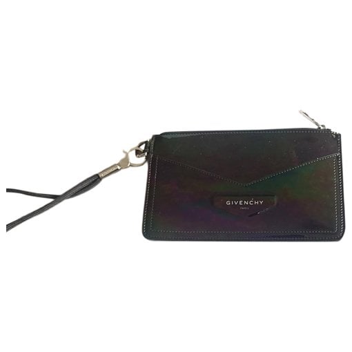 Emblem leather clutch bag