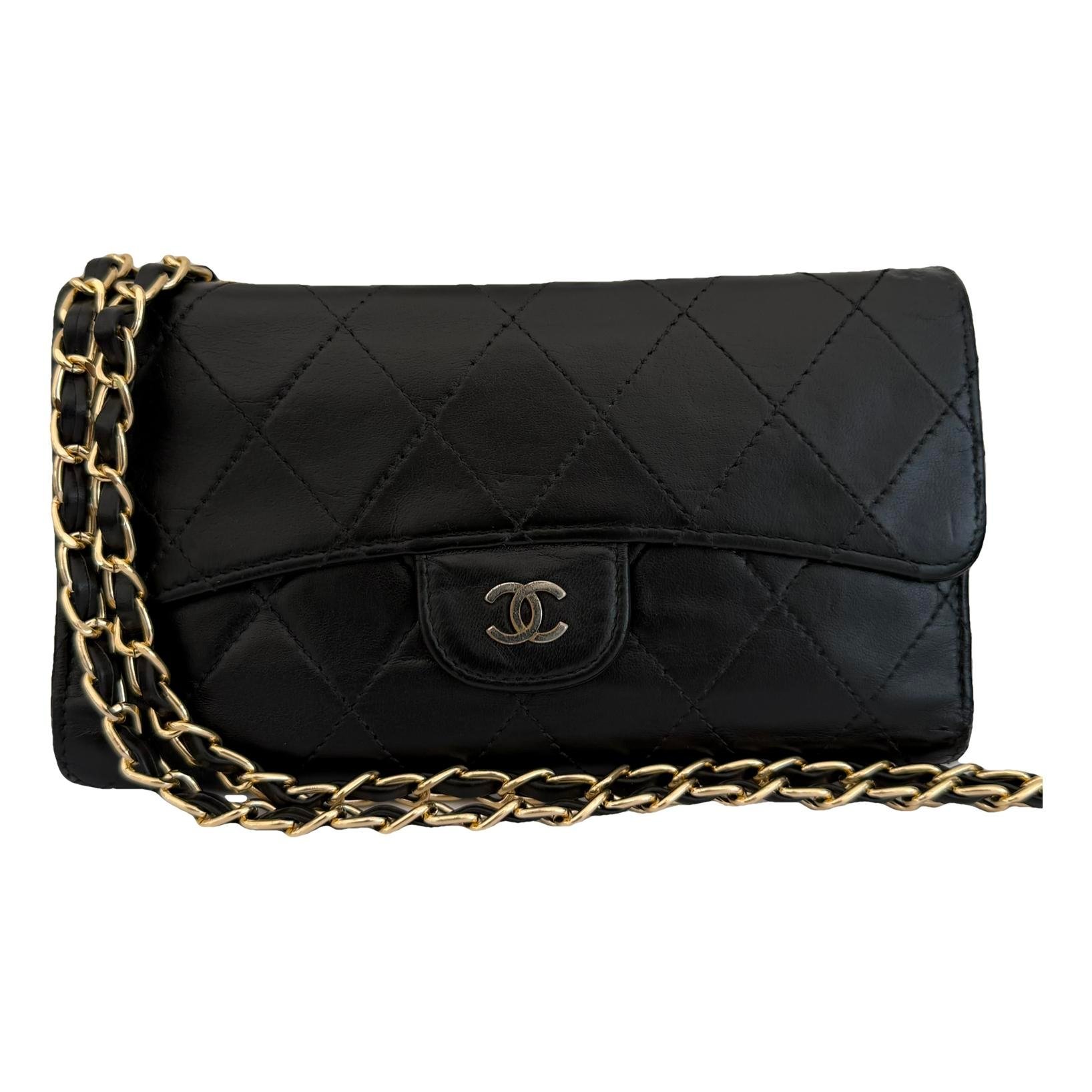 Wallet On Chain Timeless/Classique leather crossbody bag