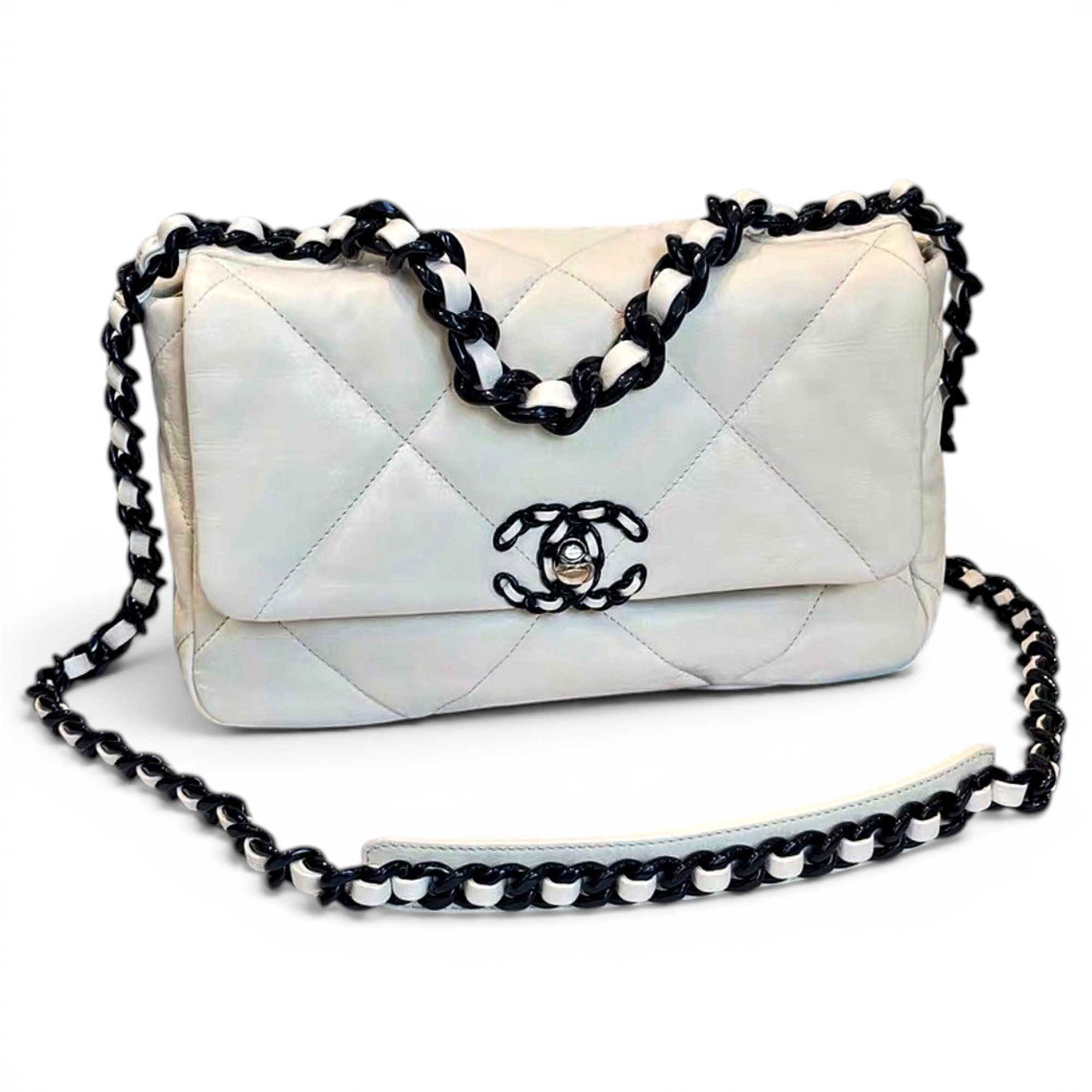 Chanel 19 leather handbag