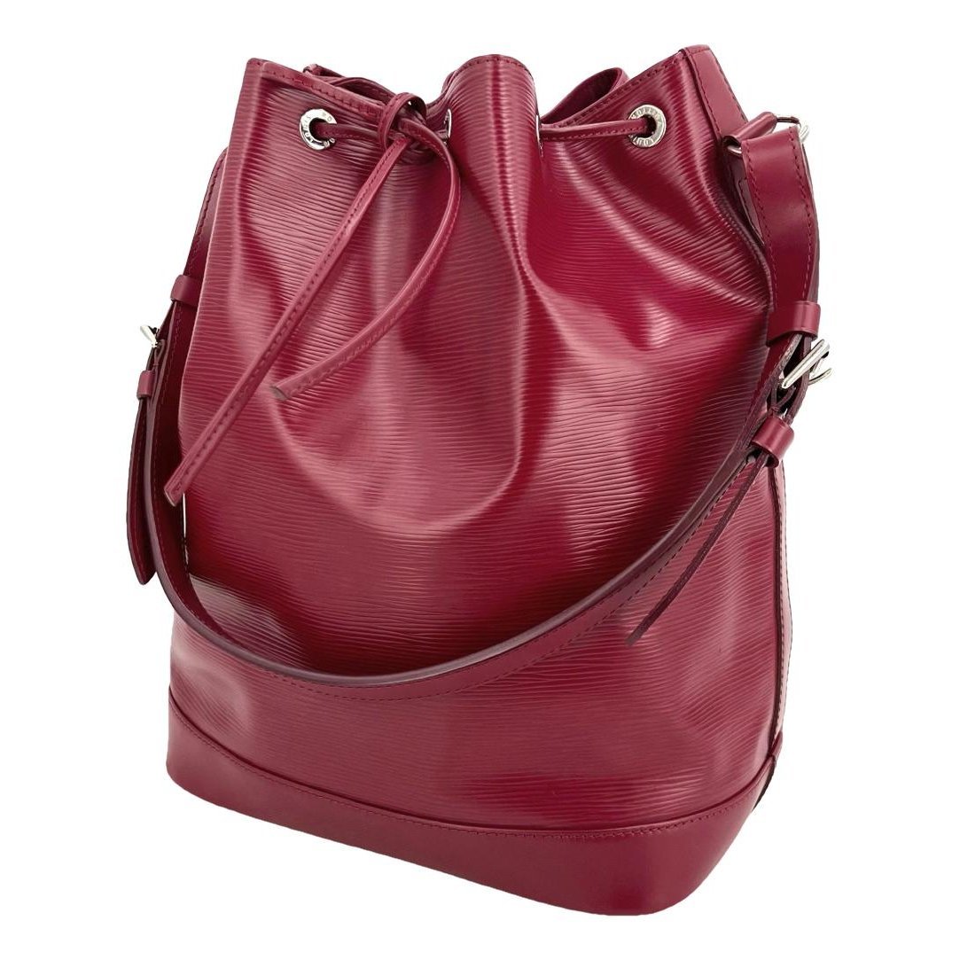 Nano Noé leather handbag
