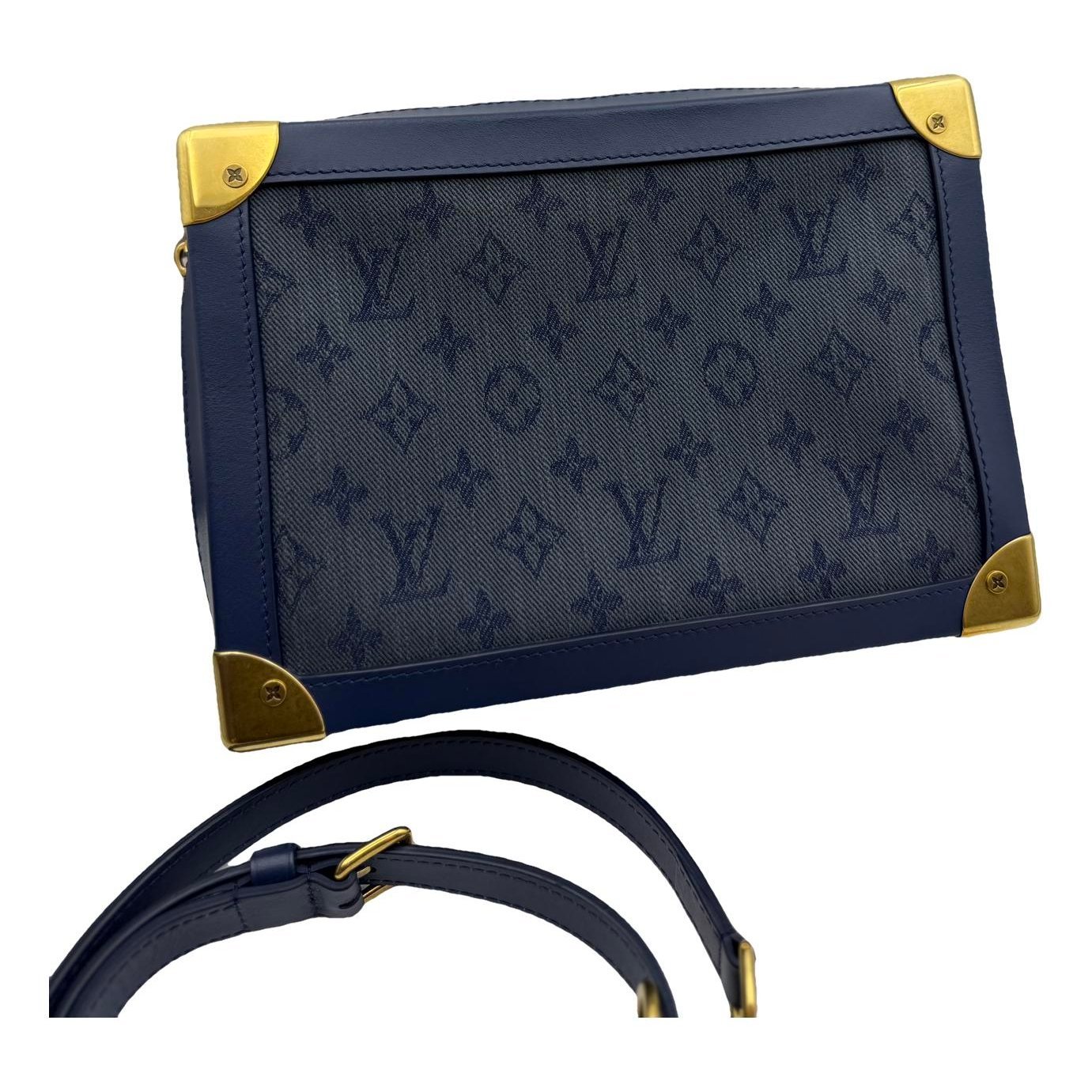 Side Trunk crossbody bag