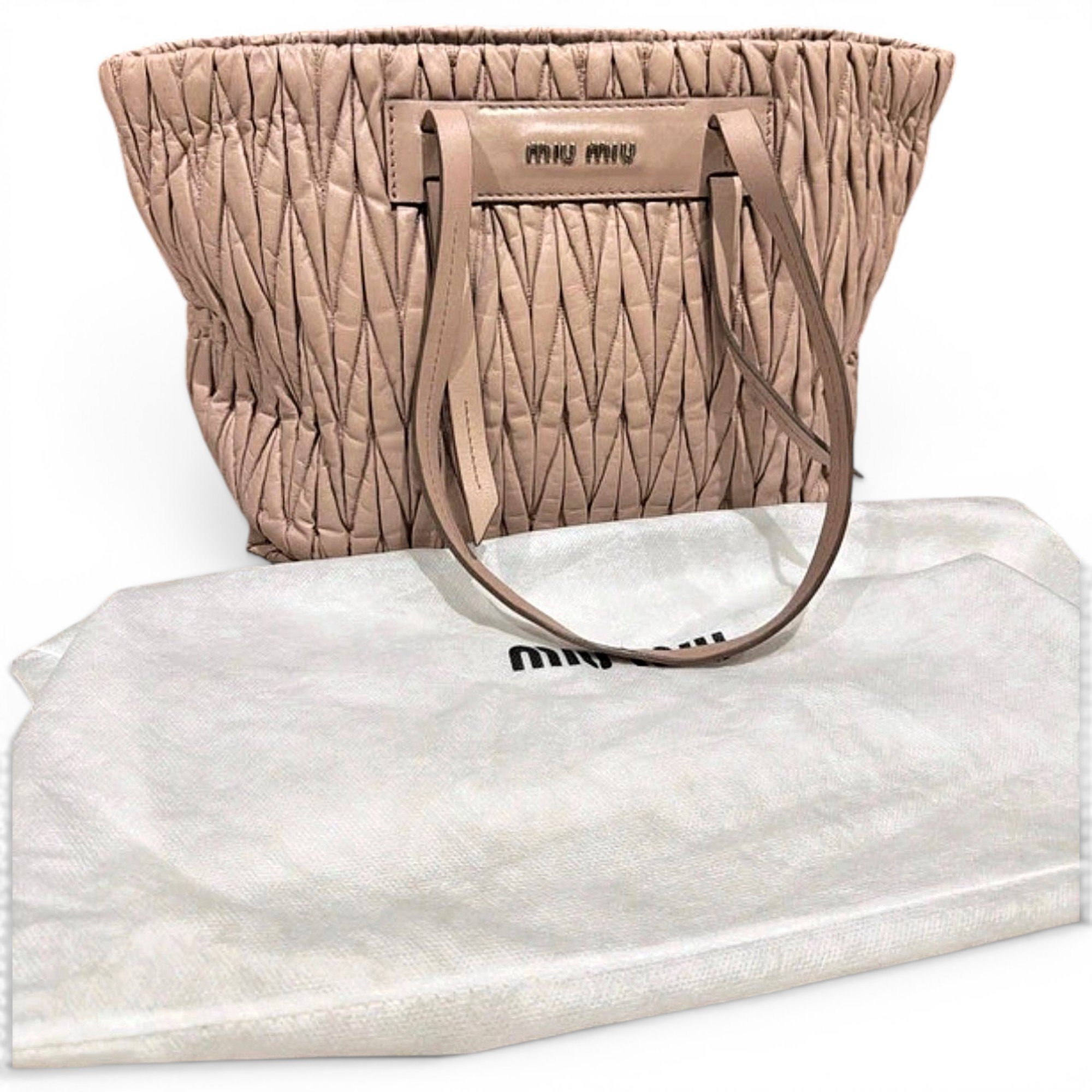 Matelassé leather handbag