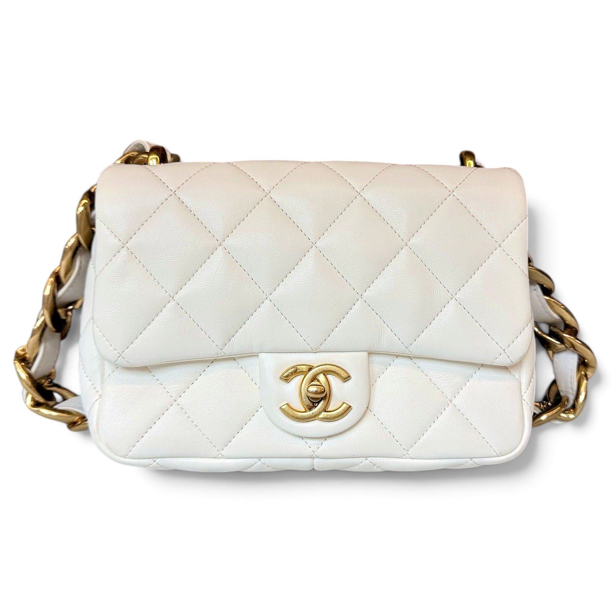 Chanel 19 leather handbag