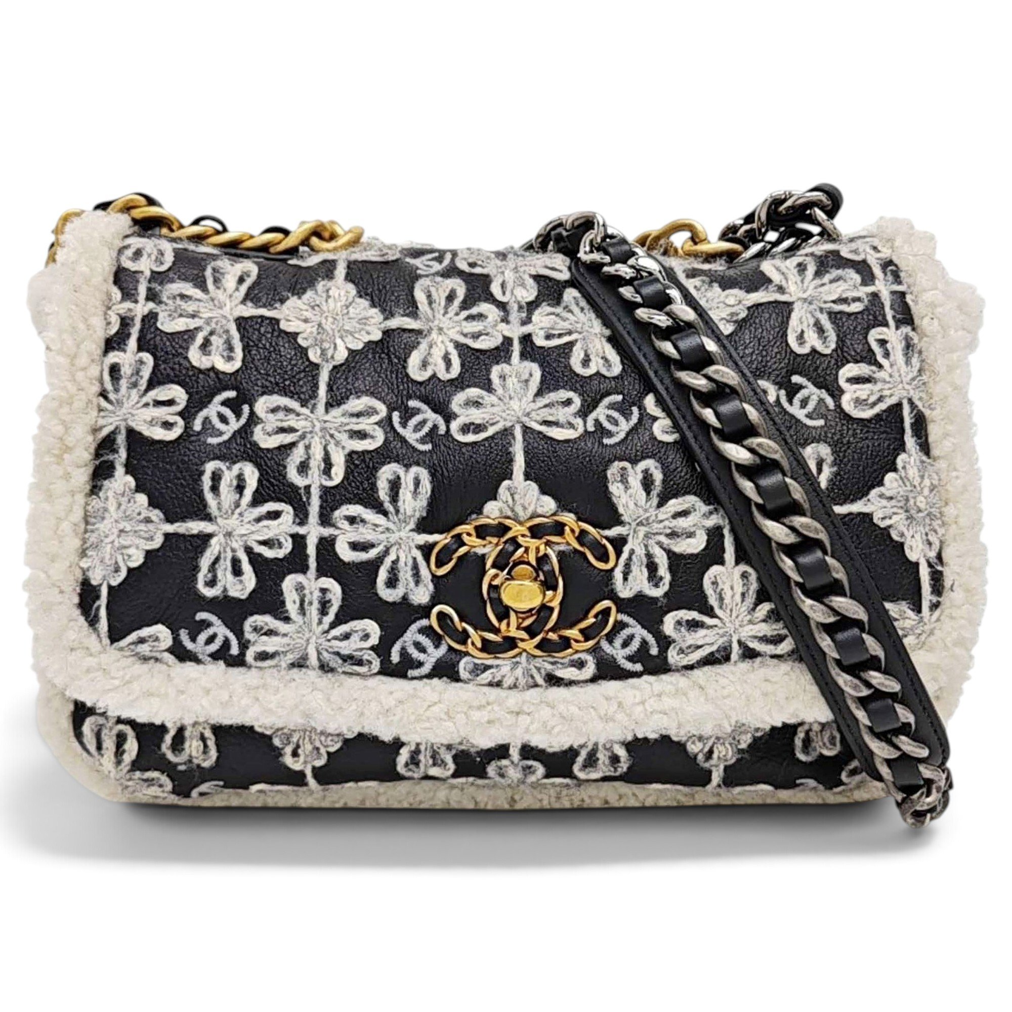 Chanel 19 leather handbag