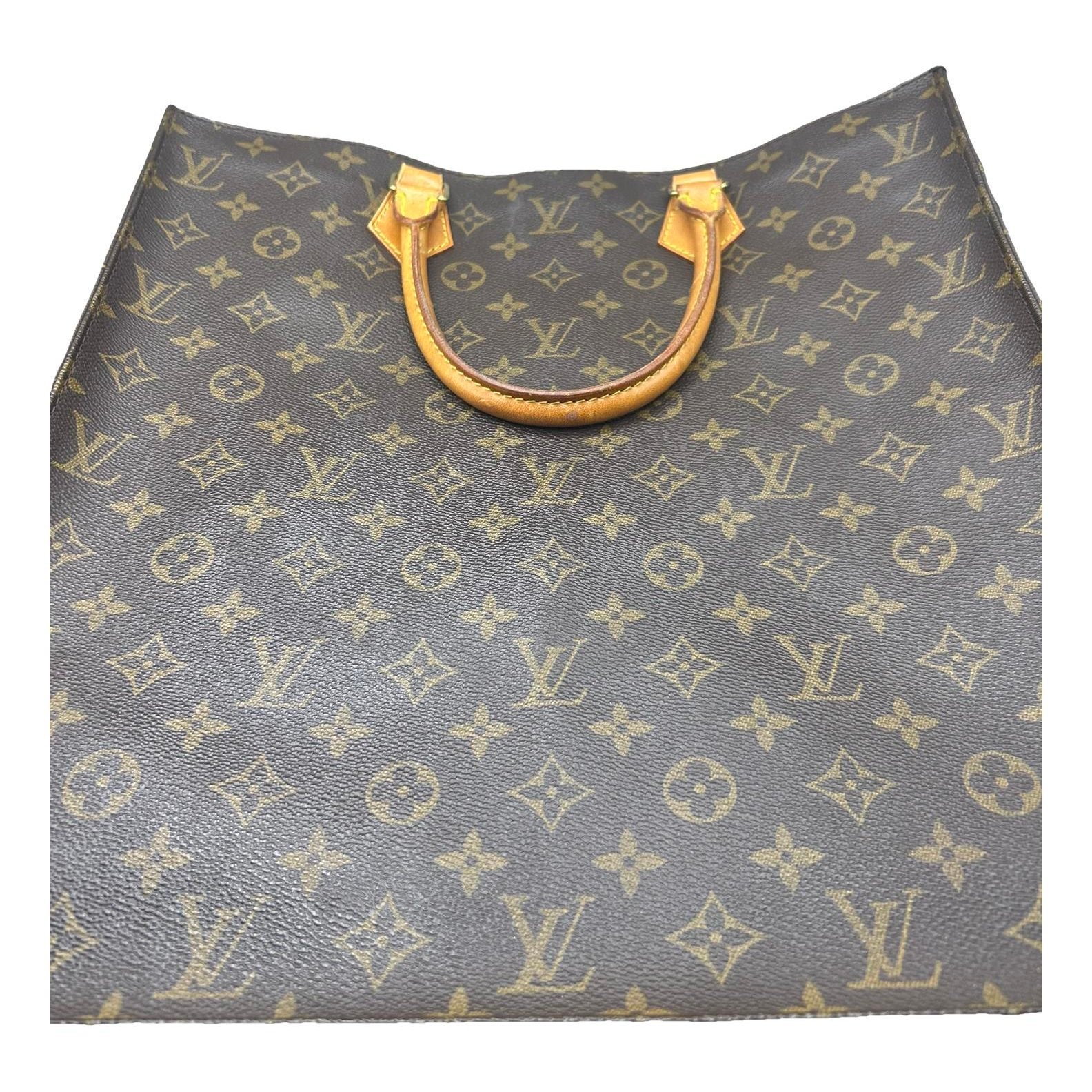Plat leather handbag