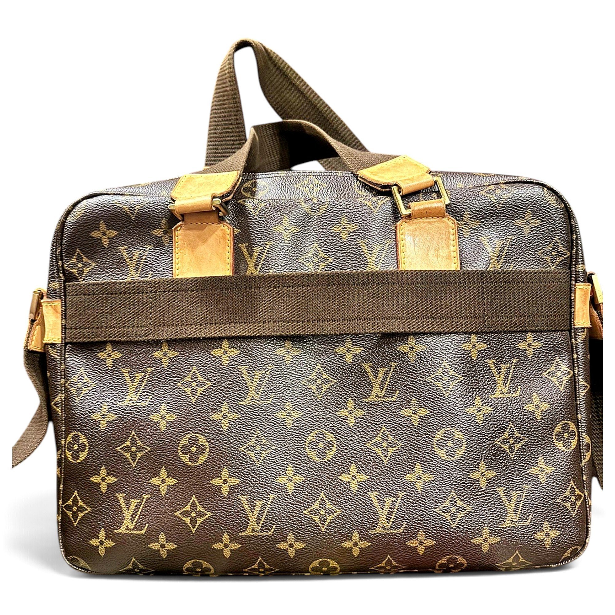 Leather travel bag