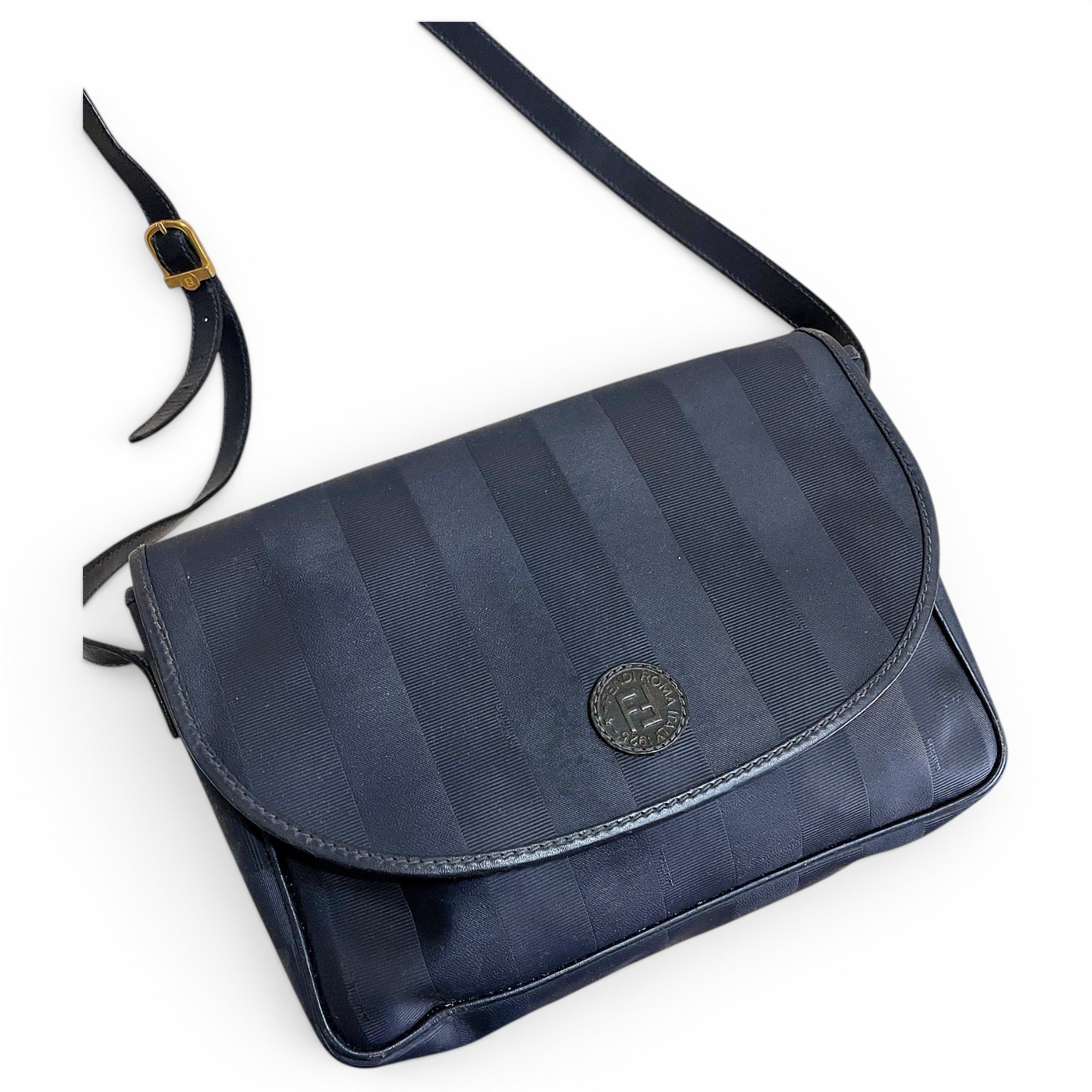 Wallet On Chain leather crossbody bag