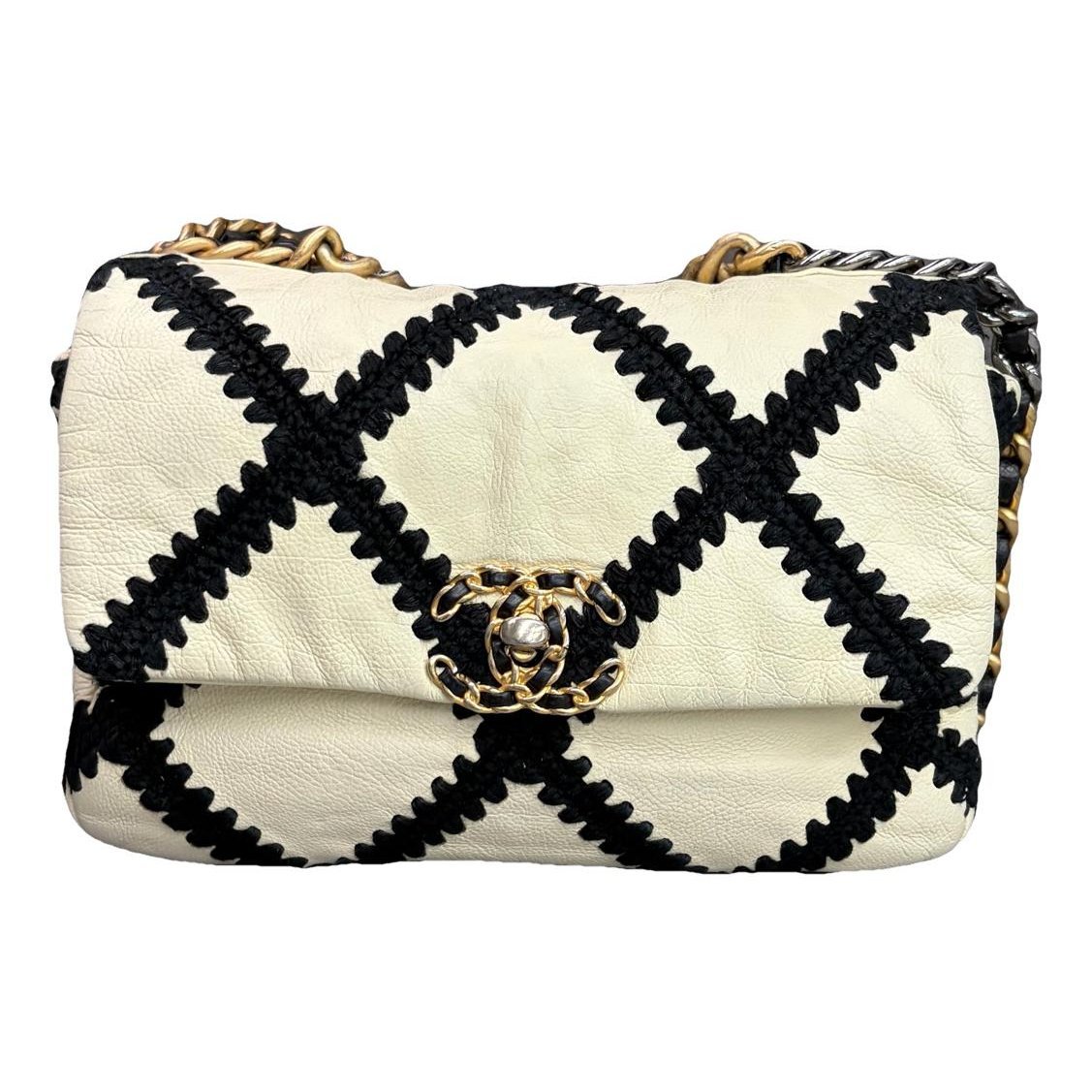 Chanel 19 leather handbag