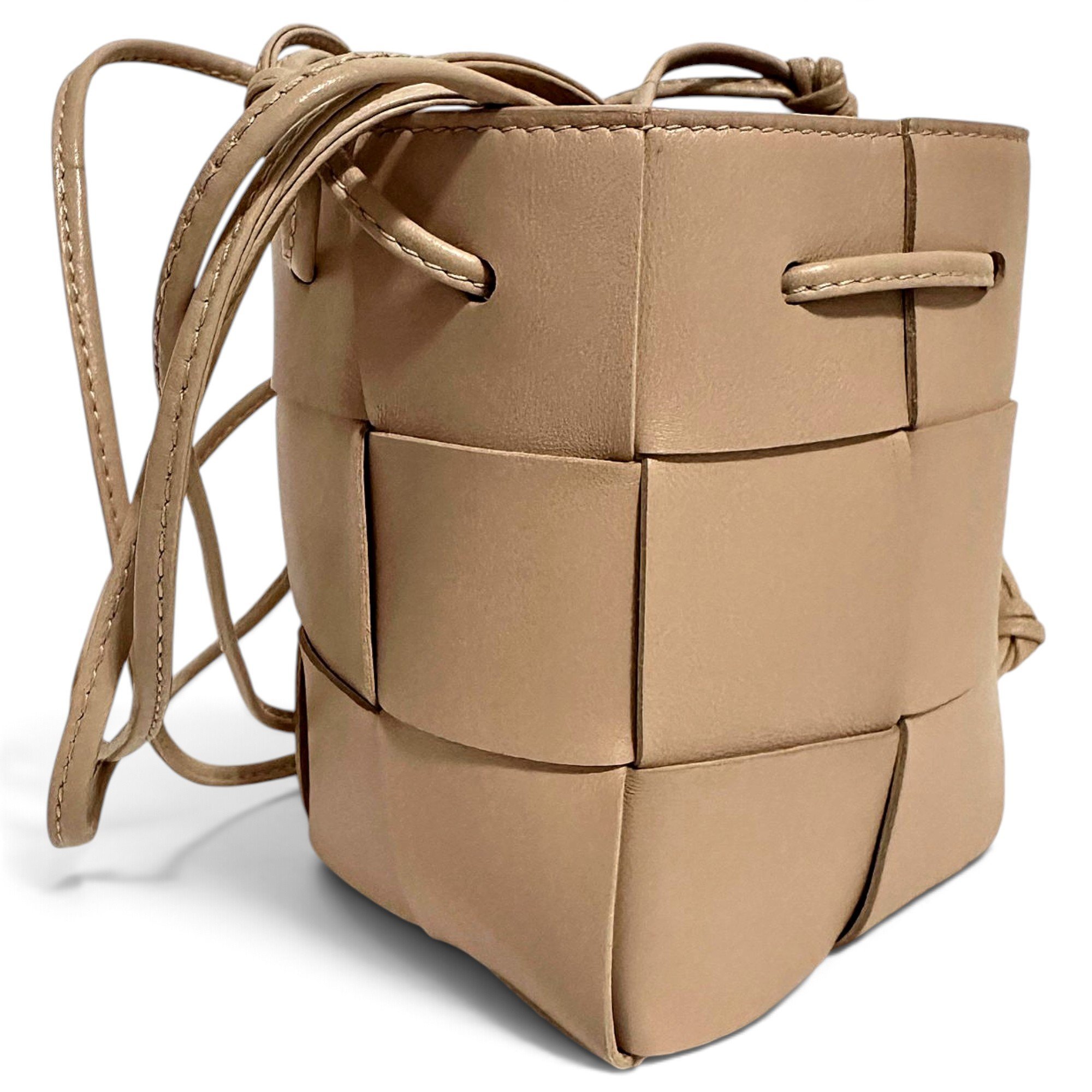 Cassette Bucket leather crossbody bag