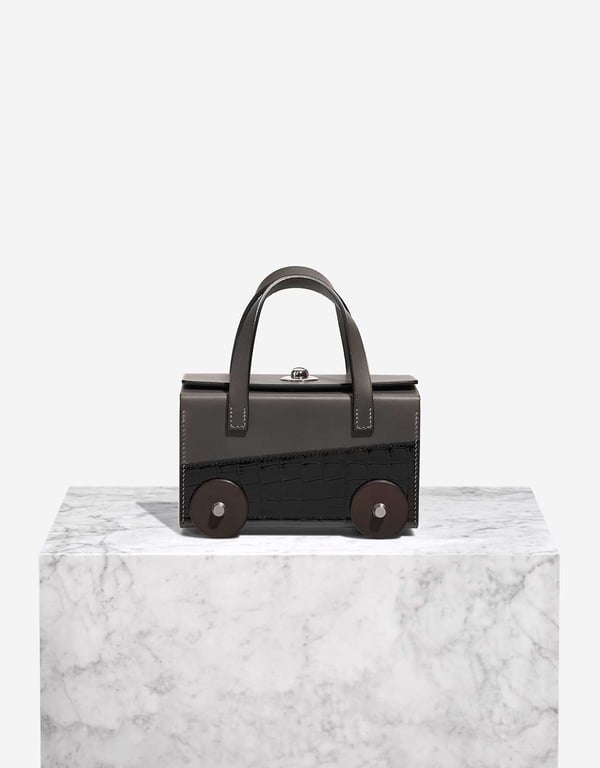 Hermes 
		Petit H Minaudière Auto Alligator Mississippi / Vache Hunter Black / Wood / Gris Bougainvillier / Gris Meyer
