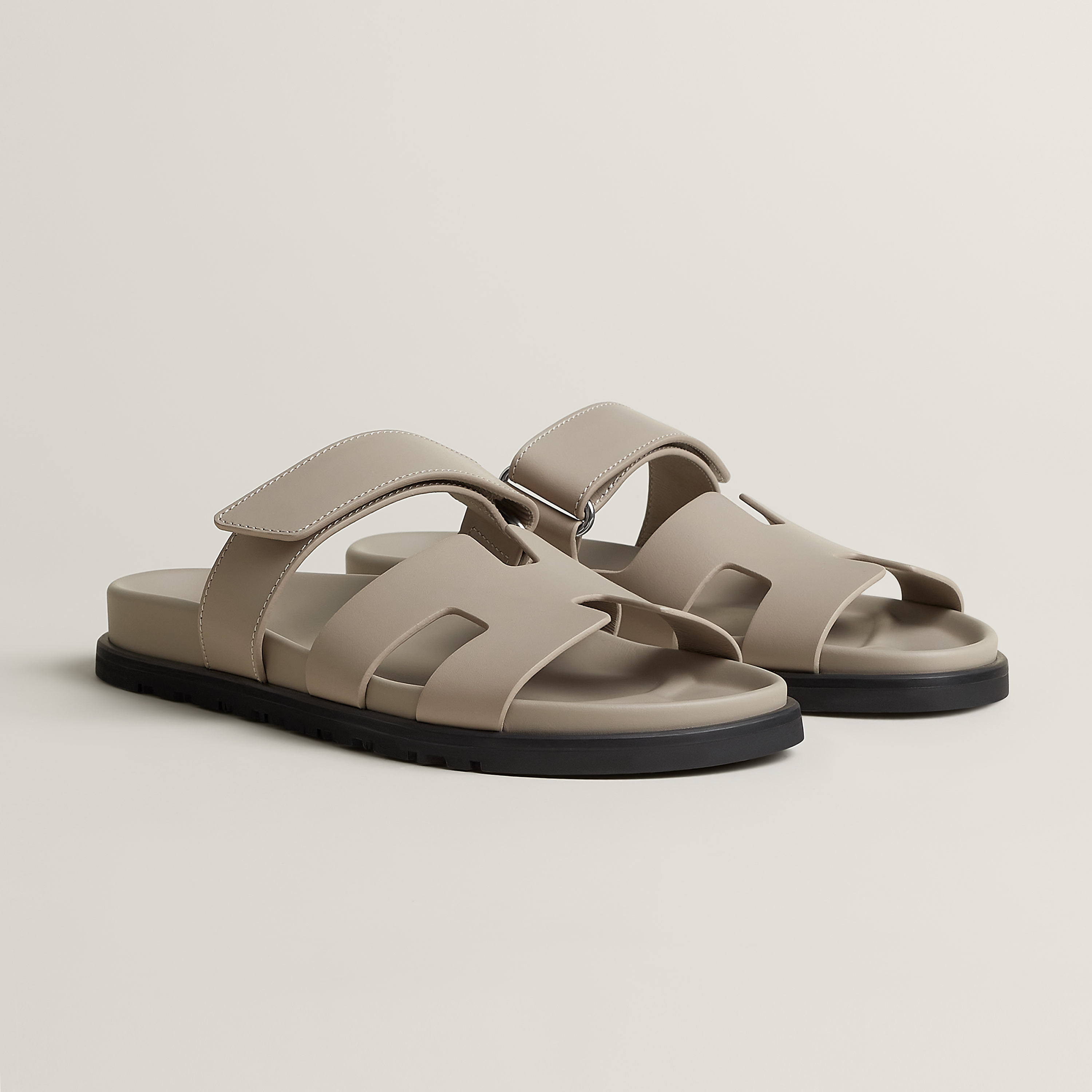 Hermès Chypre sandal in beige galet