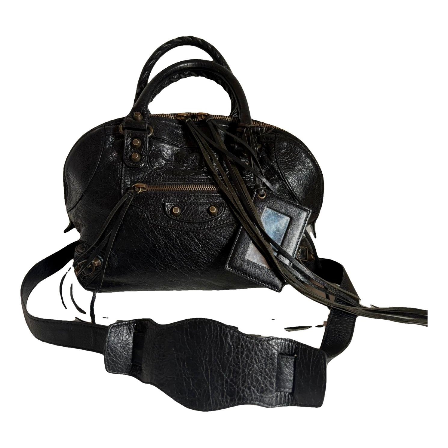 City leather crossbody bag