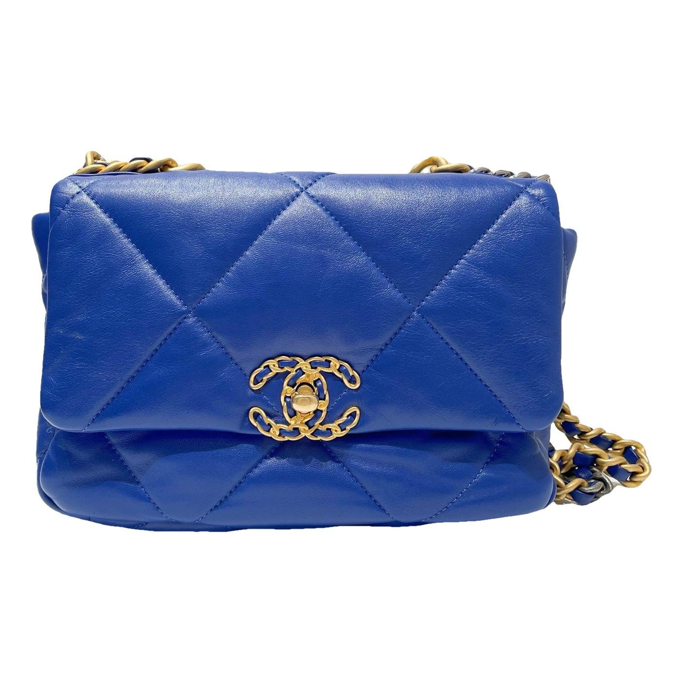 Chanel 19 leather handbag