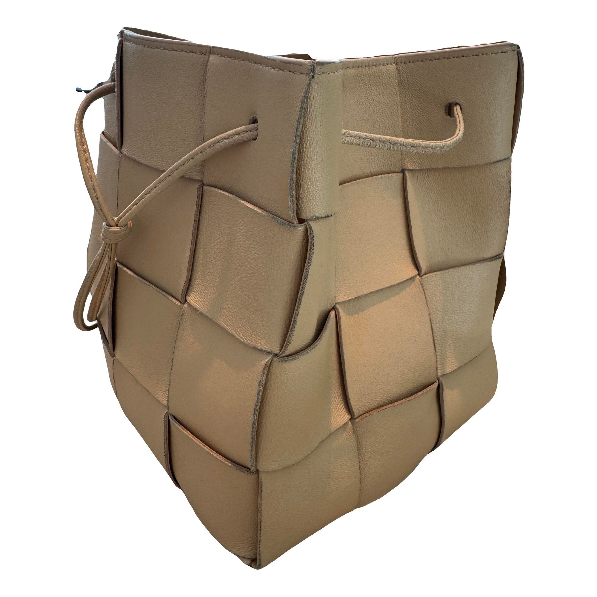 Cassette Bucket leather crossbody bag