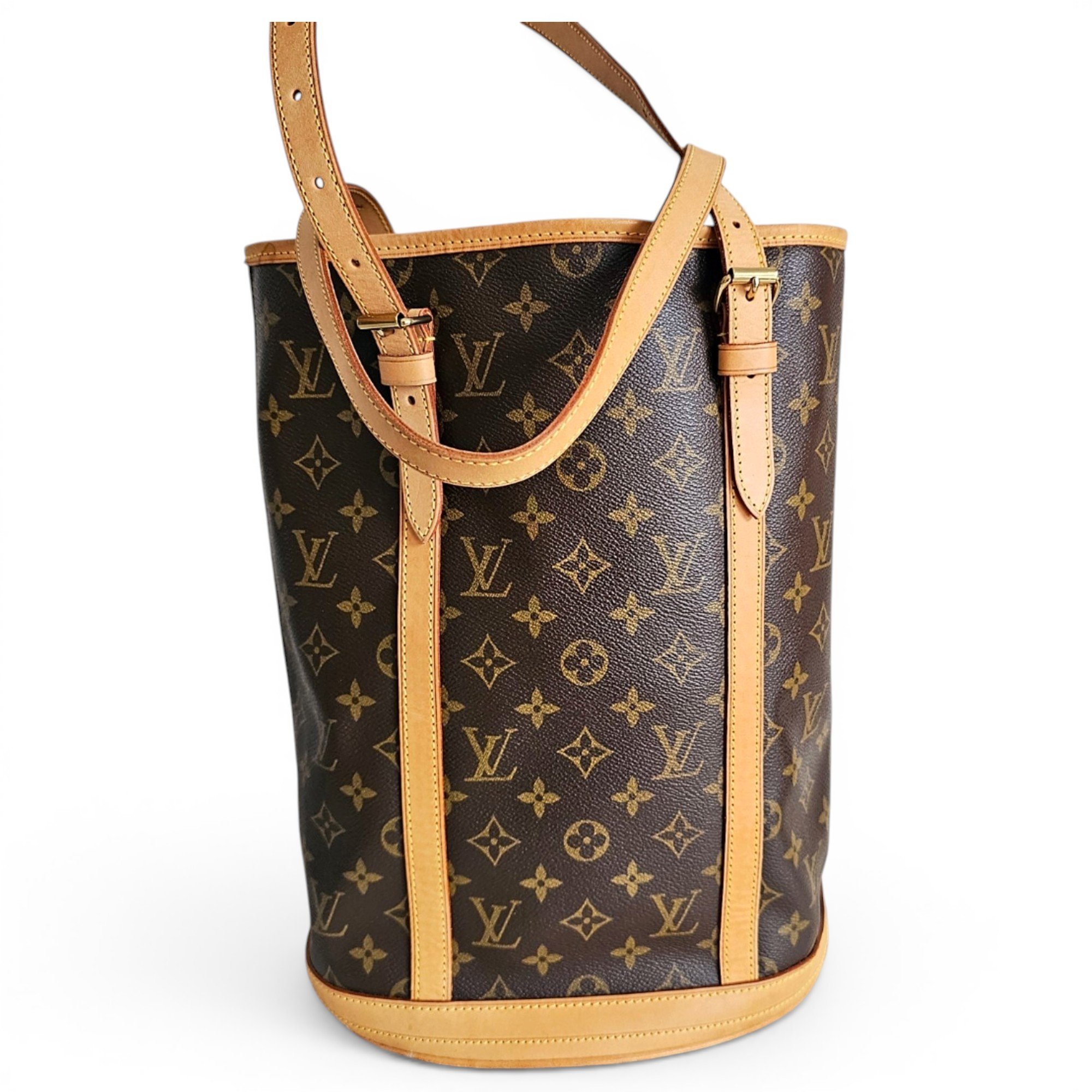 Bucket leather handbag
