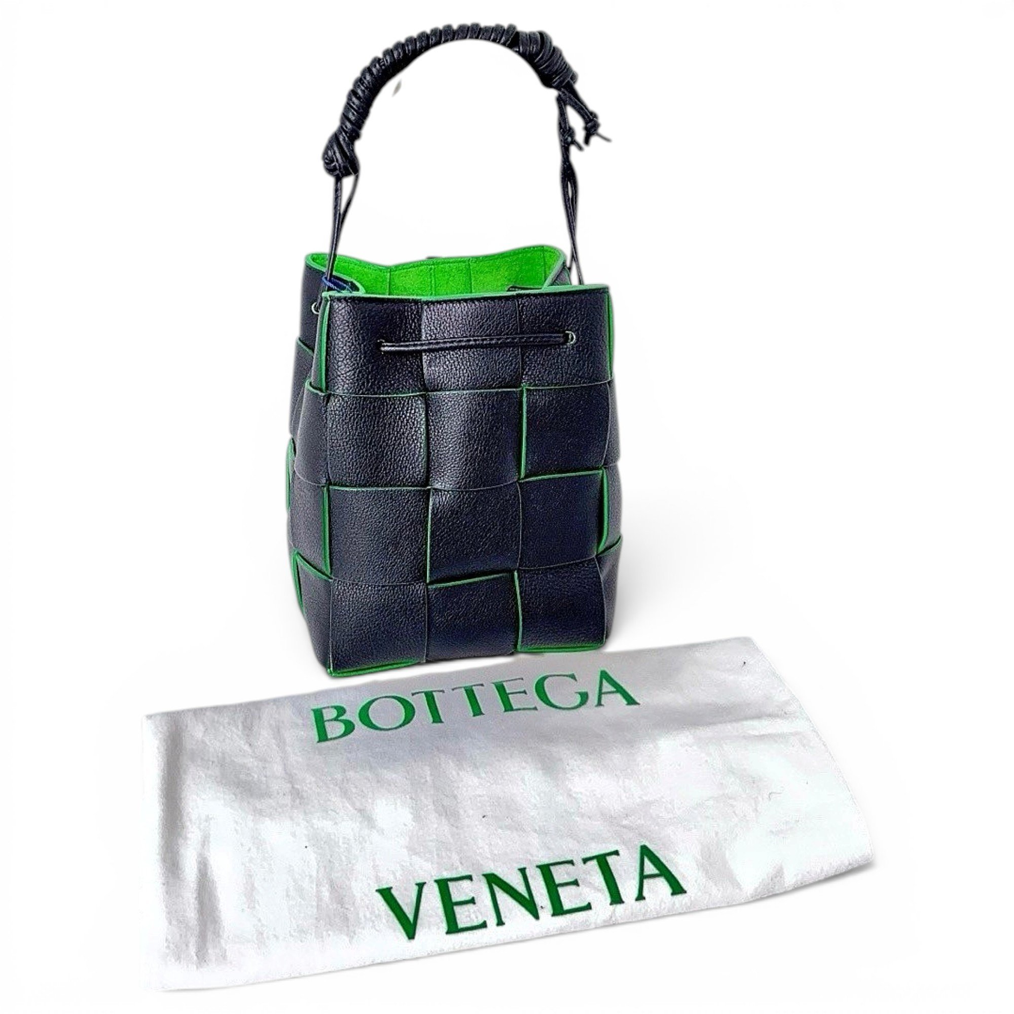 Cassette Bucket leather handbag