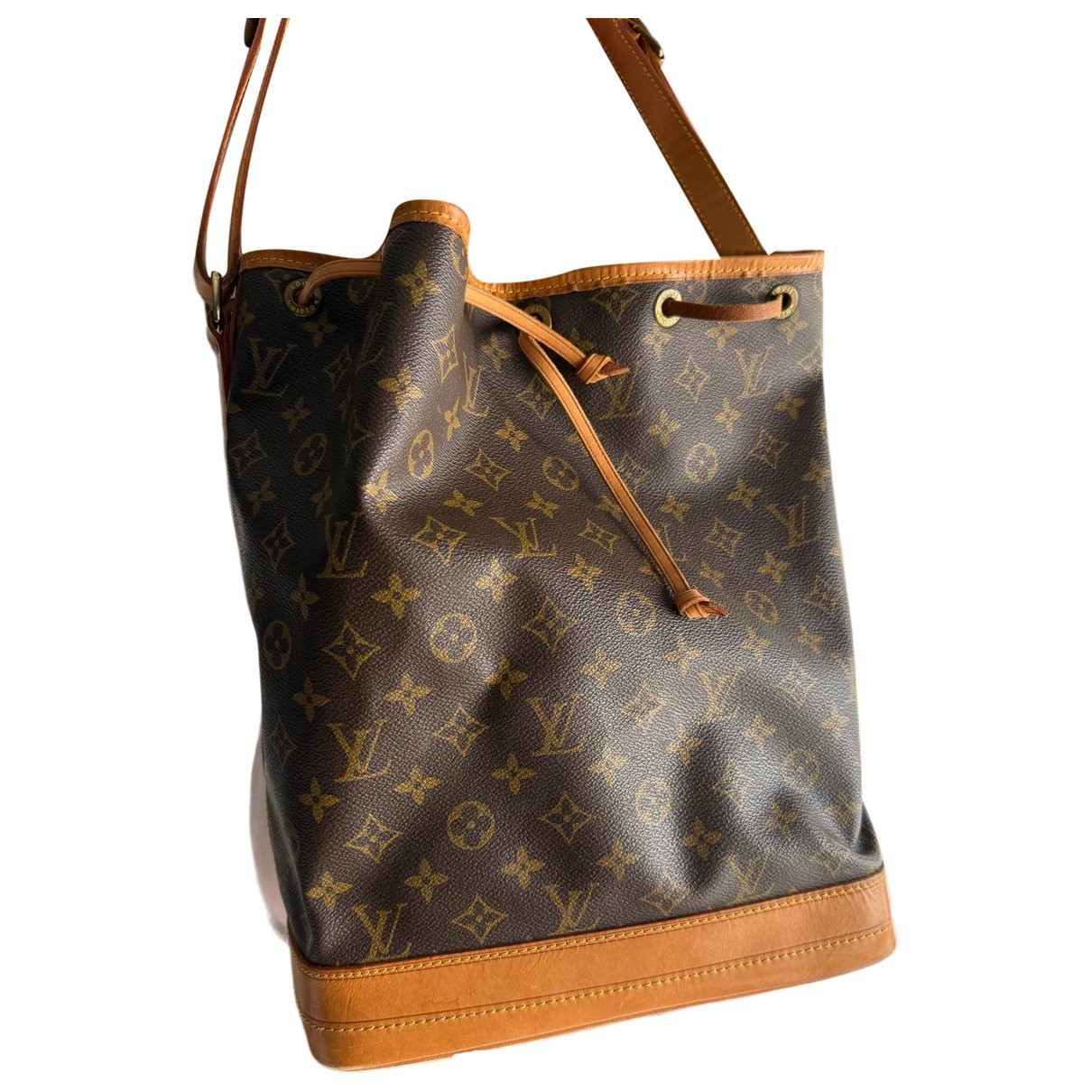 Noé leather handbag