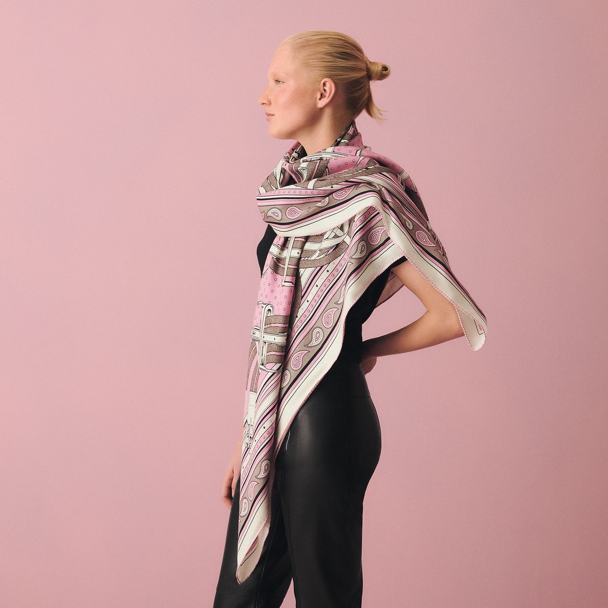 Hermès Mors a Jouets Bandana shawl 140 Rose/Blanc/Étoupe | BagUSeek
