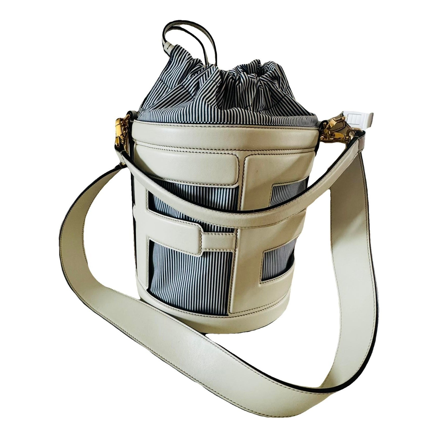 Palazzo Bucket leather handbag