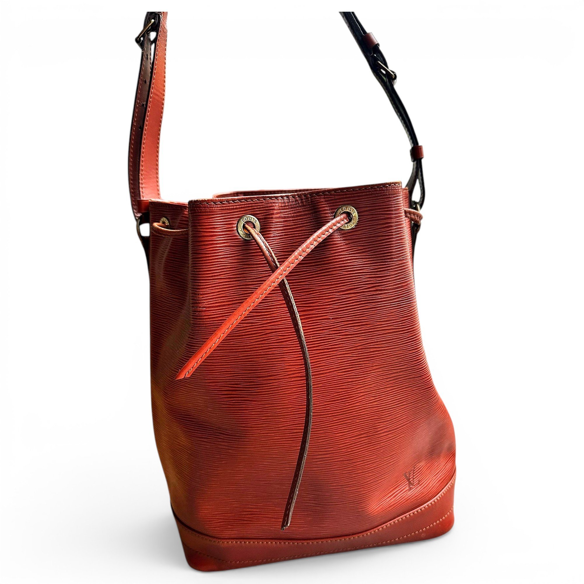 Noé leather handbag