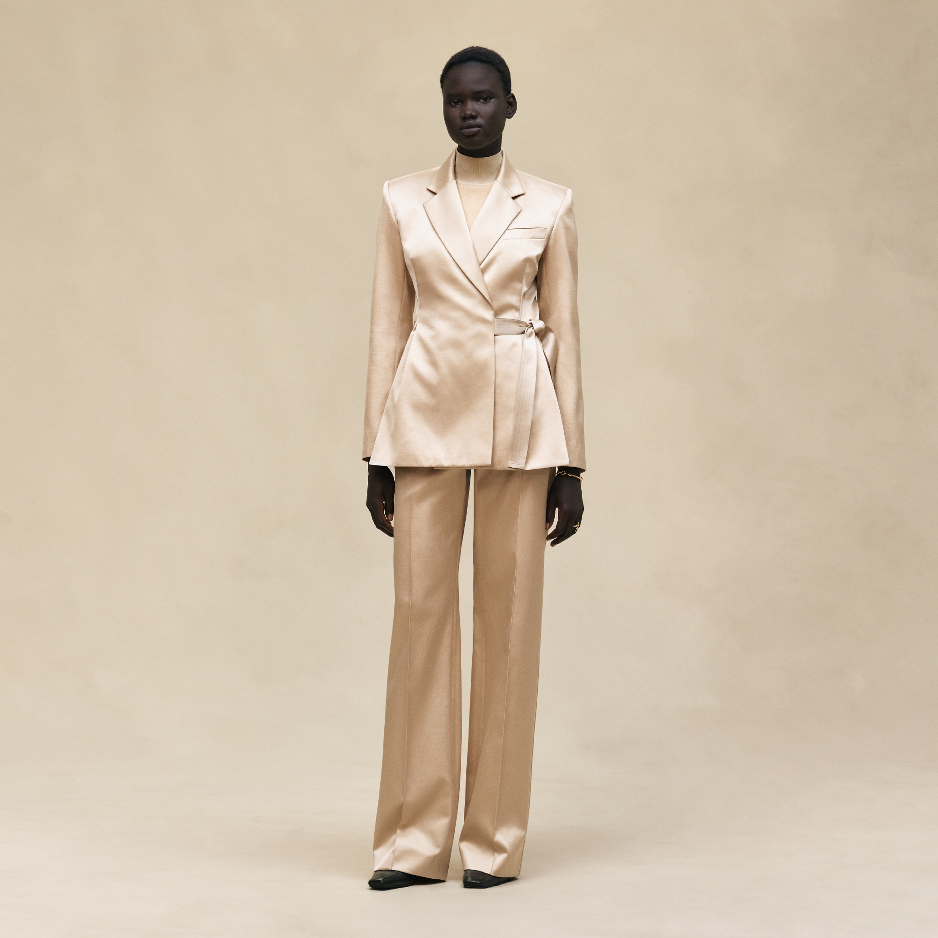 Suit jacket with knotted waist