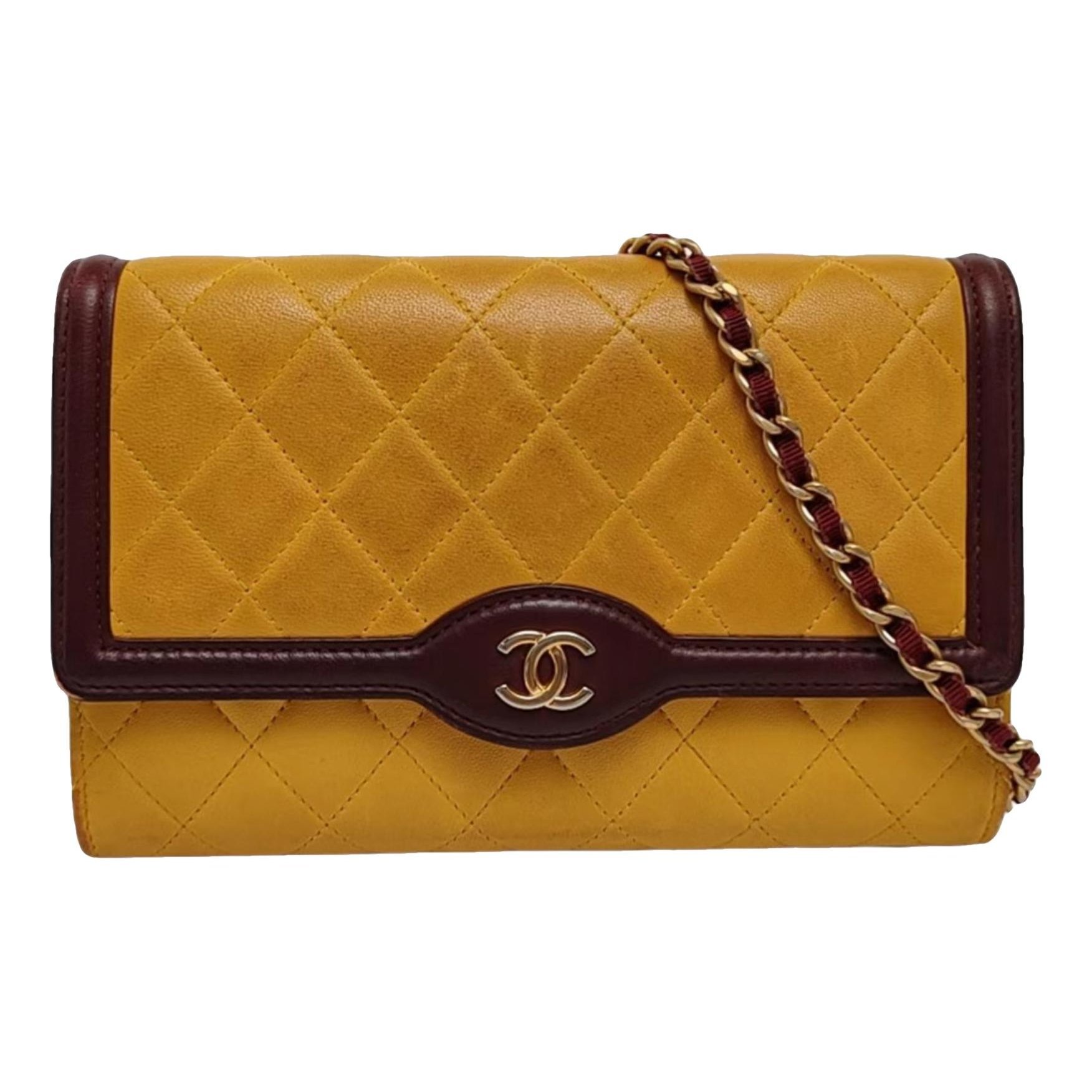 Wallet On Chain leather crossbody bag