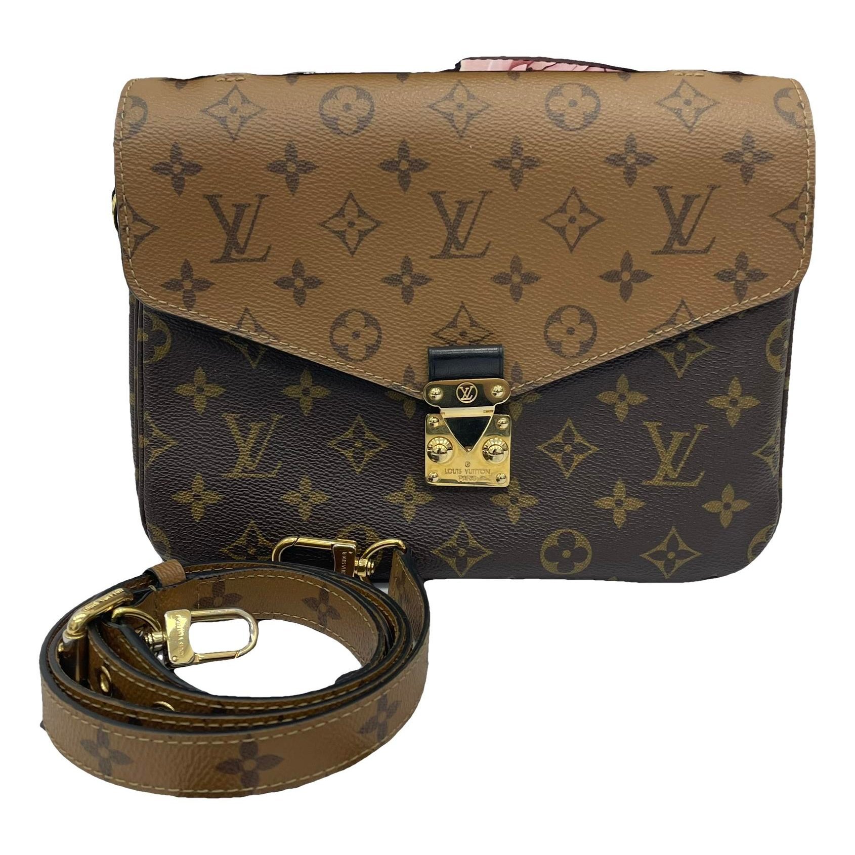 Metis leather handbag