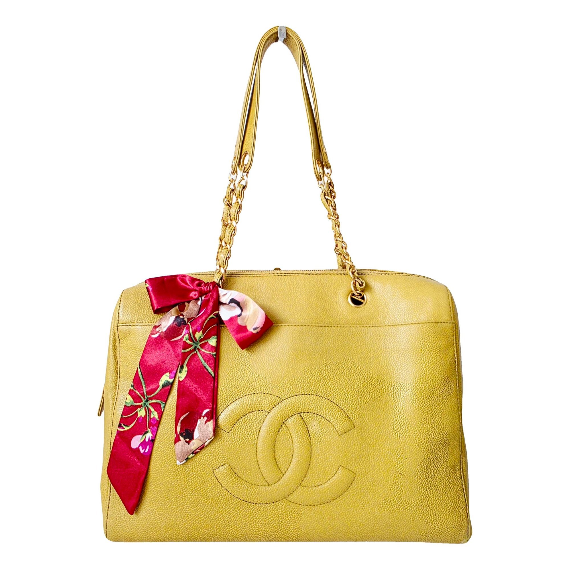 Vintage CC Chain leather handbag