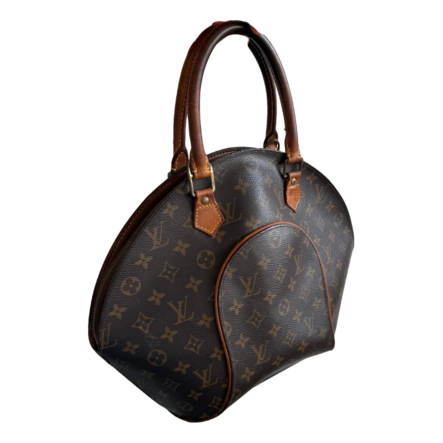 Ellipse leather bag