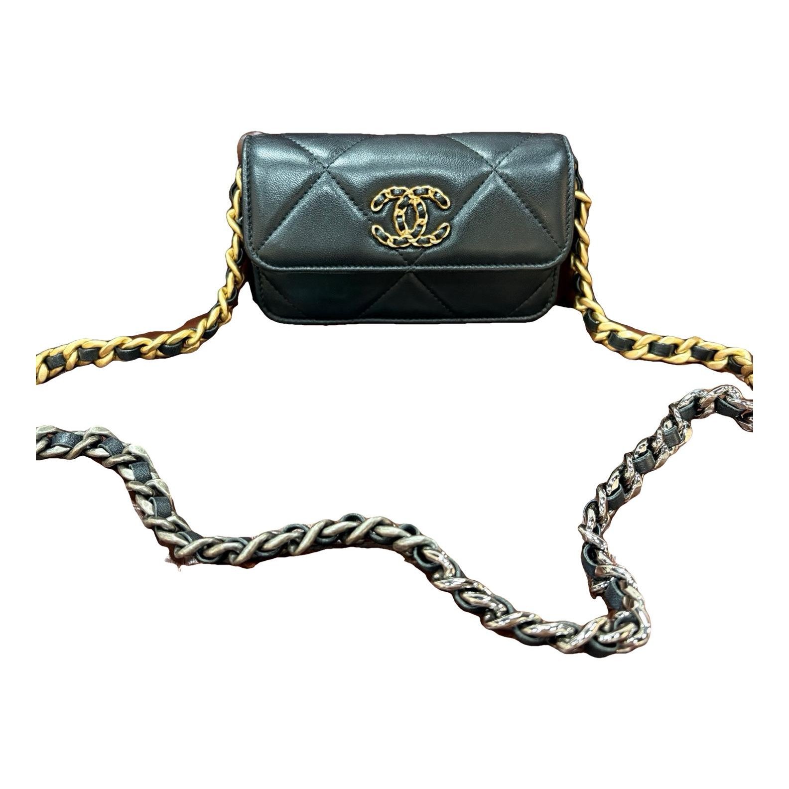Chanel 19 leather handbag