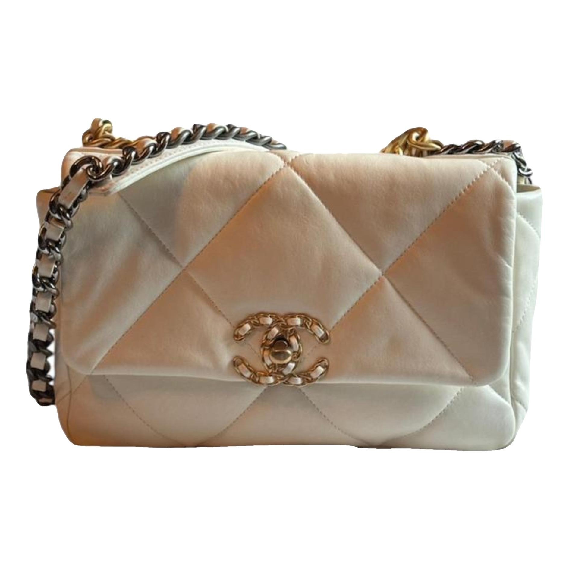 Chanel 19 leather handbag