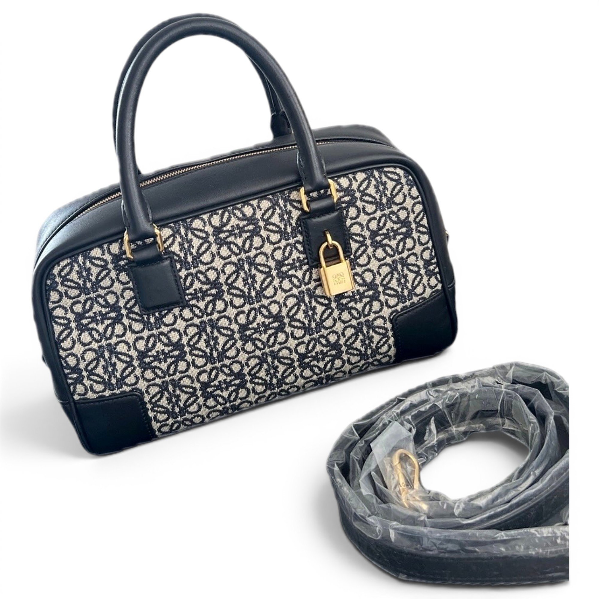 Amazona leather handbag