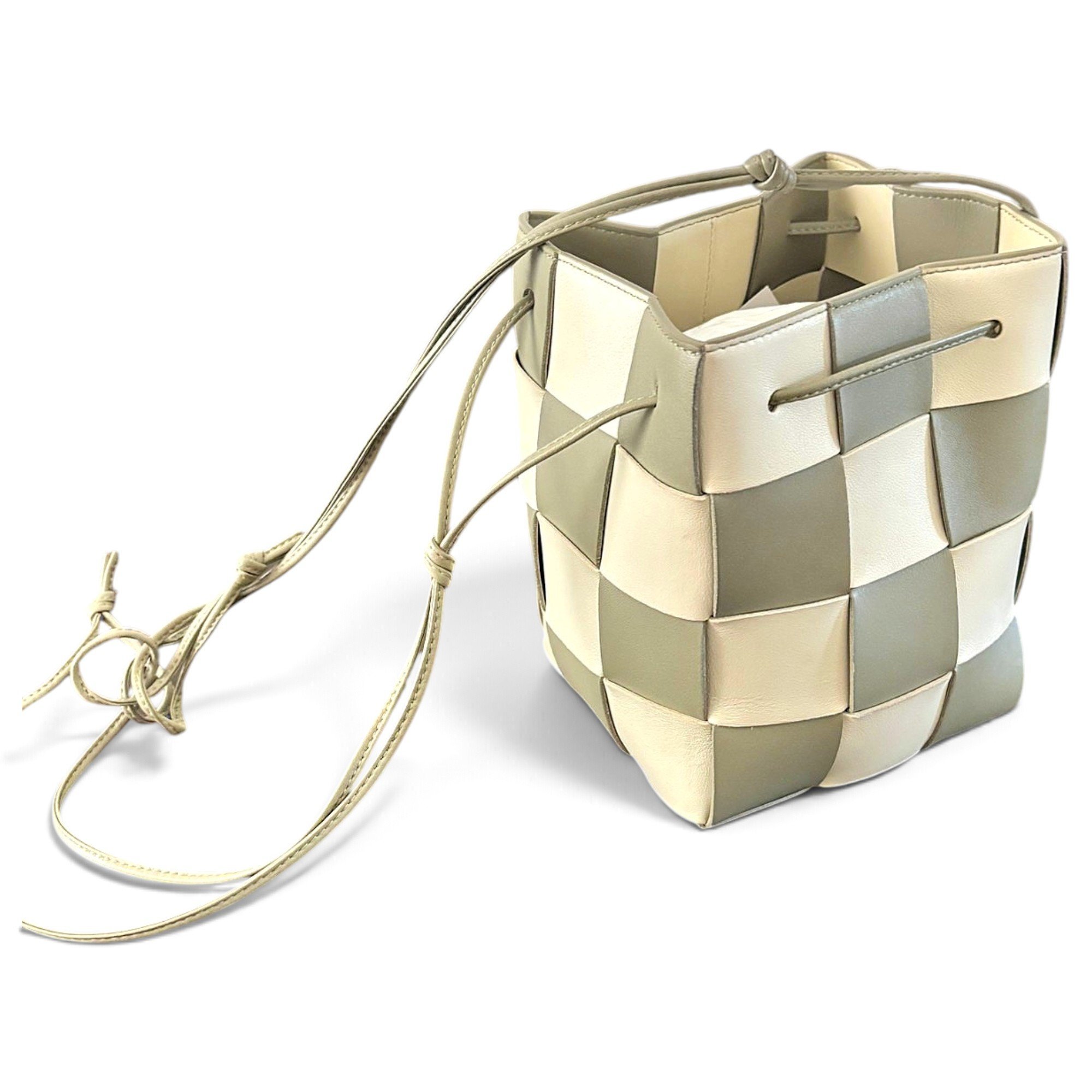 Cassette Bucket leather handbag