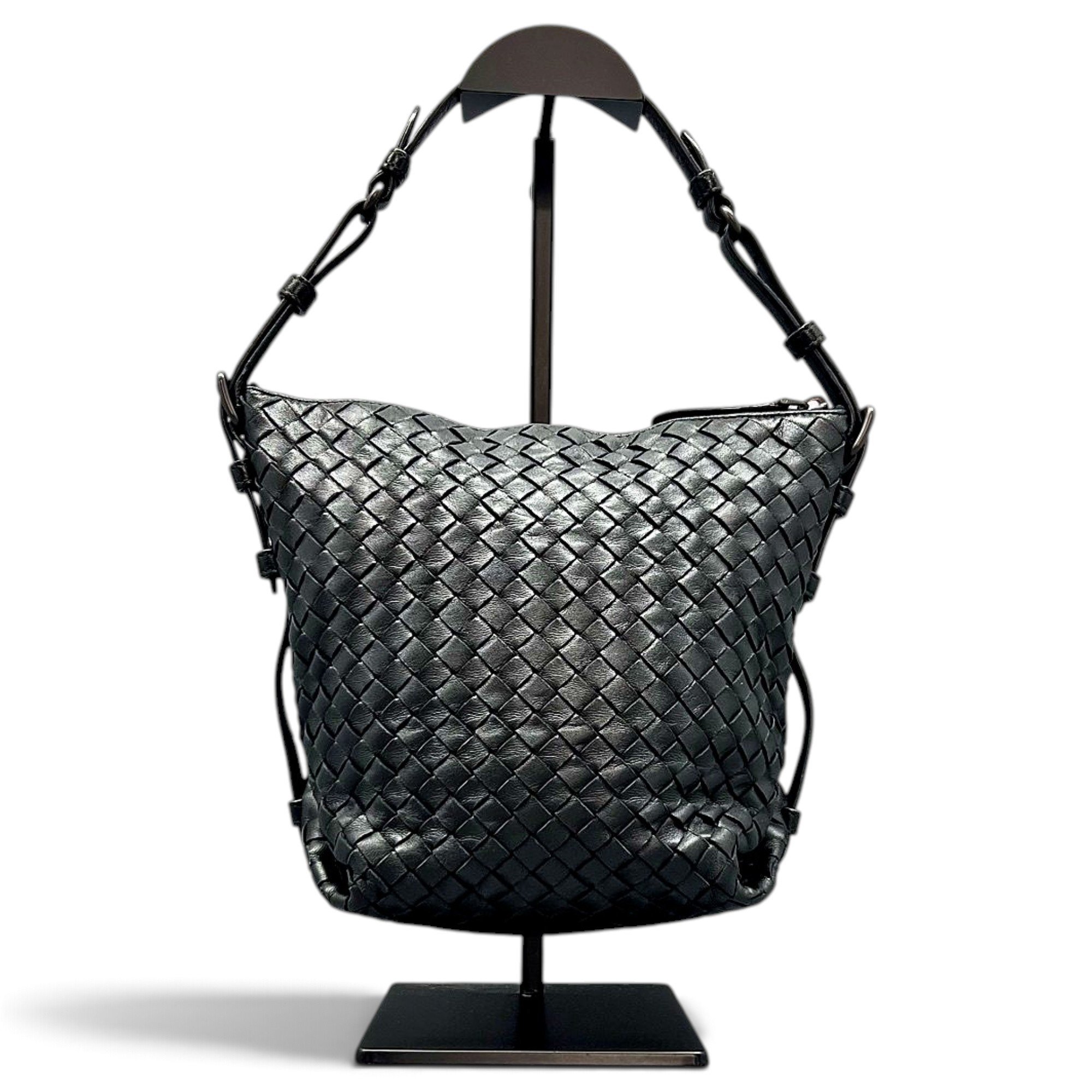 Veneta leather handbag
