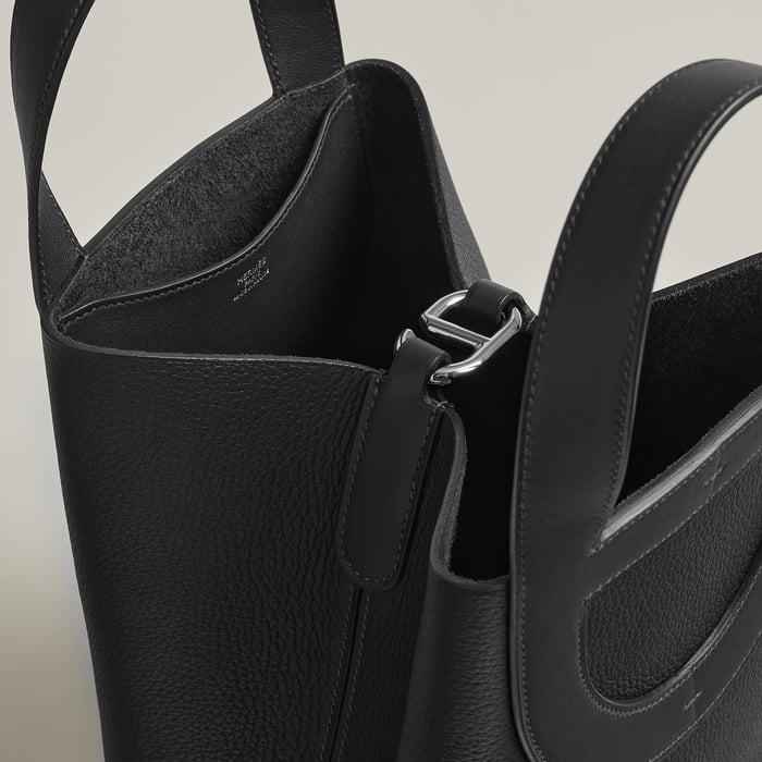 Noir Hermès In-the-loop 23 Bag