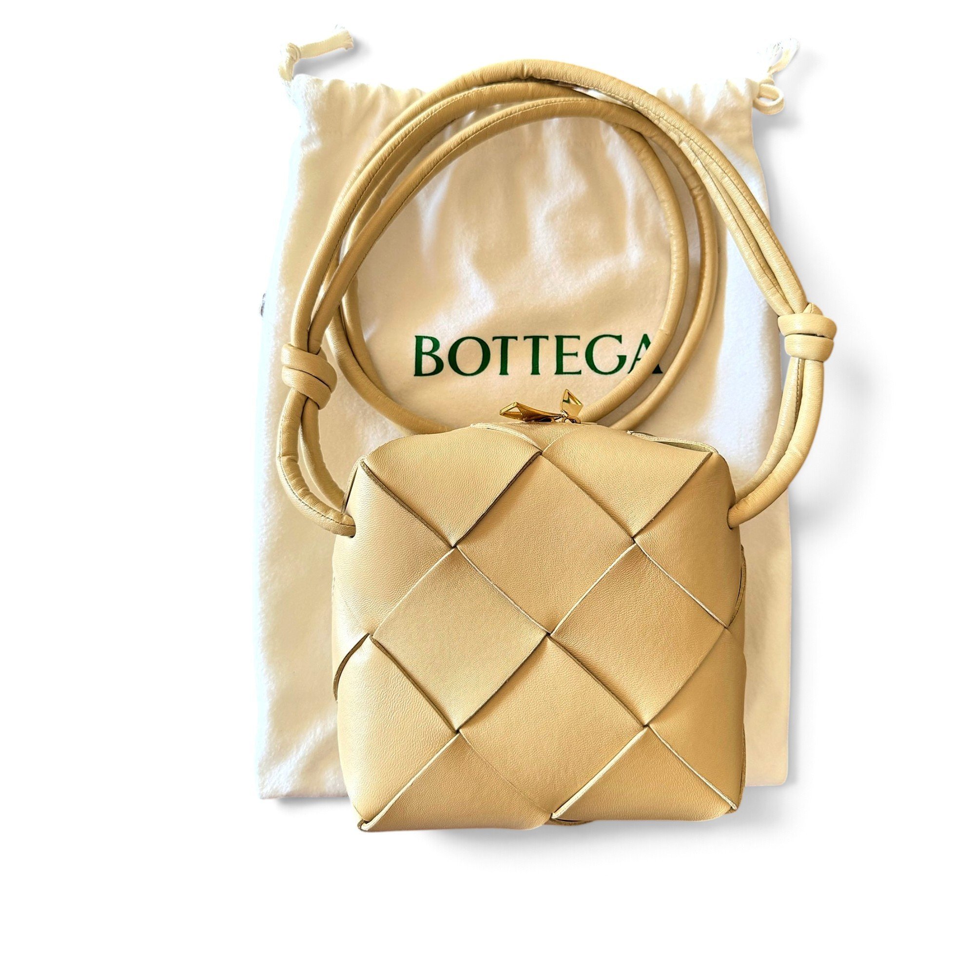 Loop leather handbag