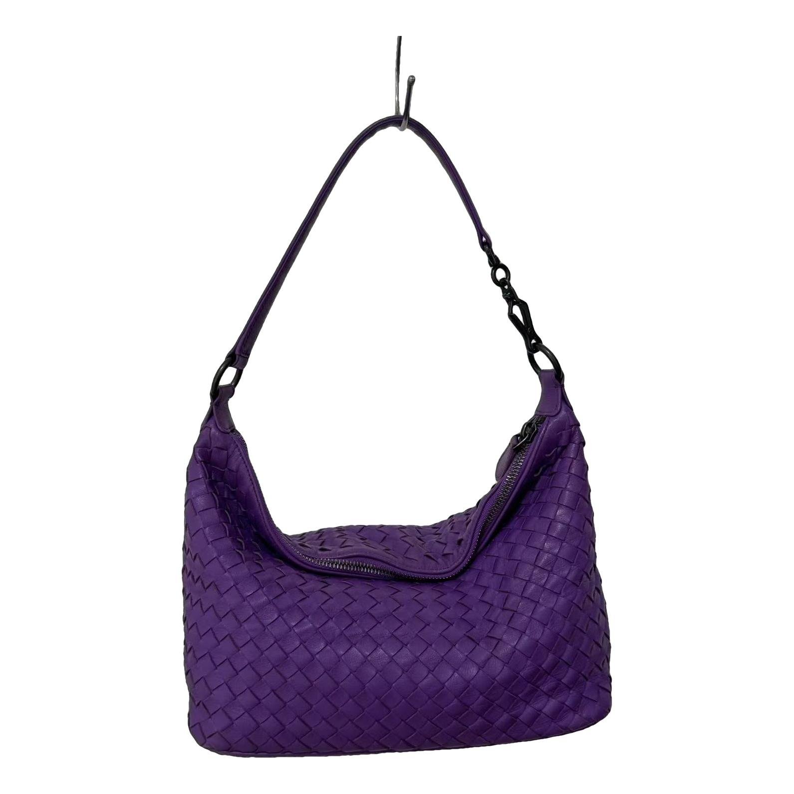Veneta leather handbag
