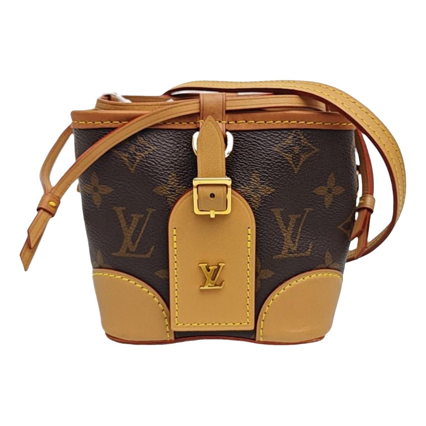 Nano Noé leather handbag