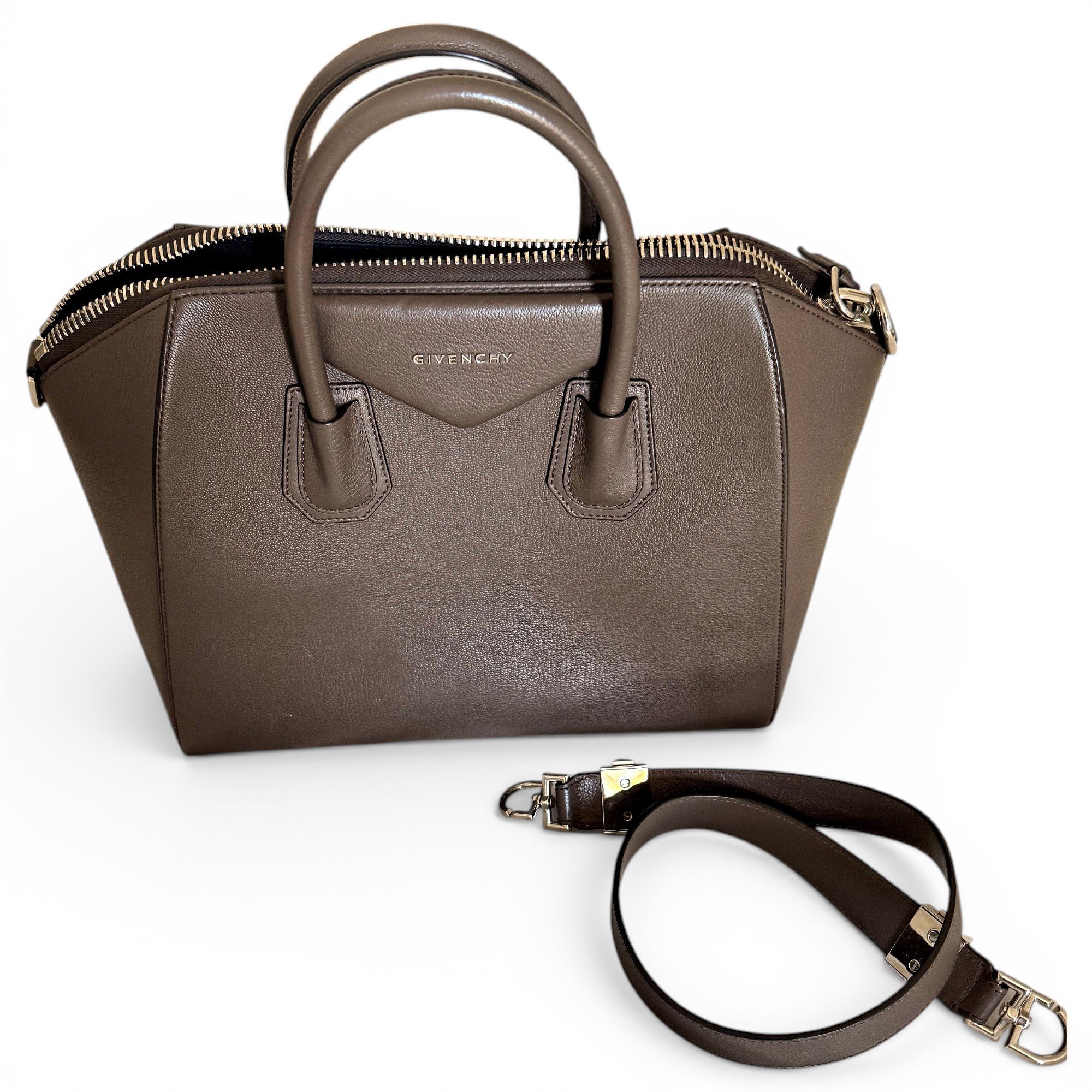 Antigona leather handbag